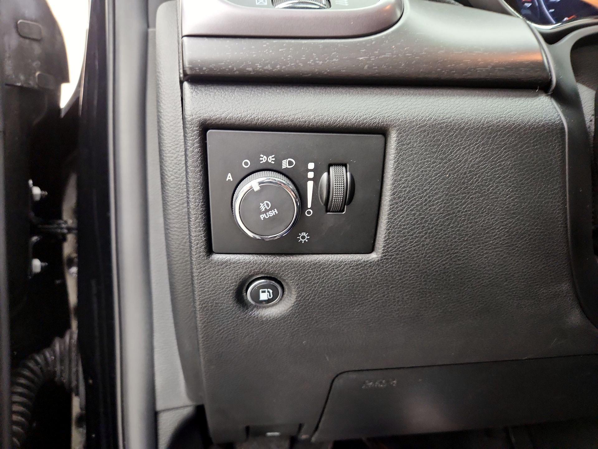 Thumbnail: 2018 Jeep Grand Cherokee - 13