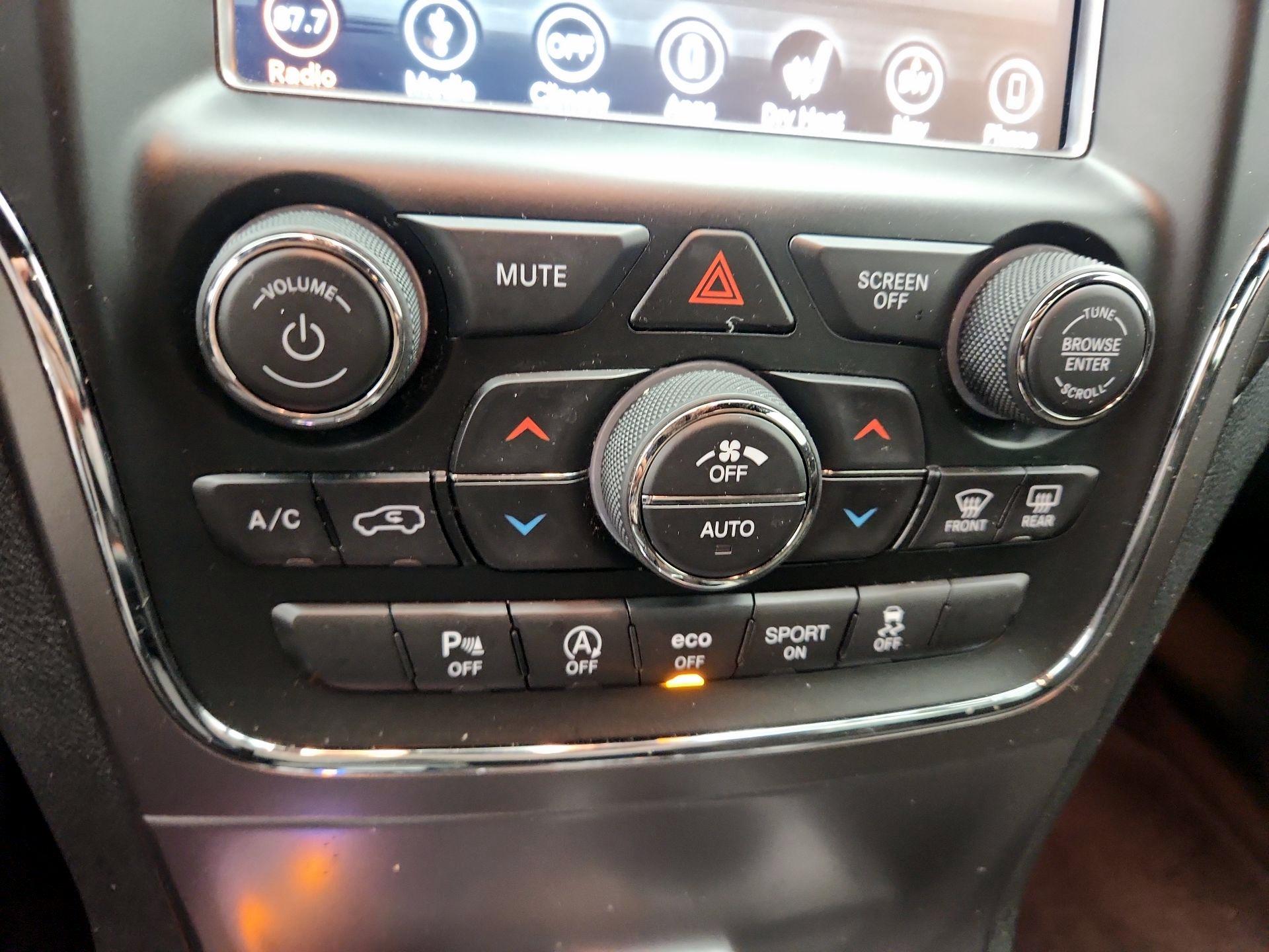 Thumbnail: 2018 Jeep Grand Cherokee - 17