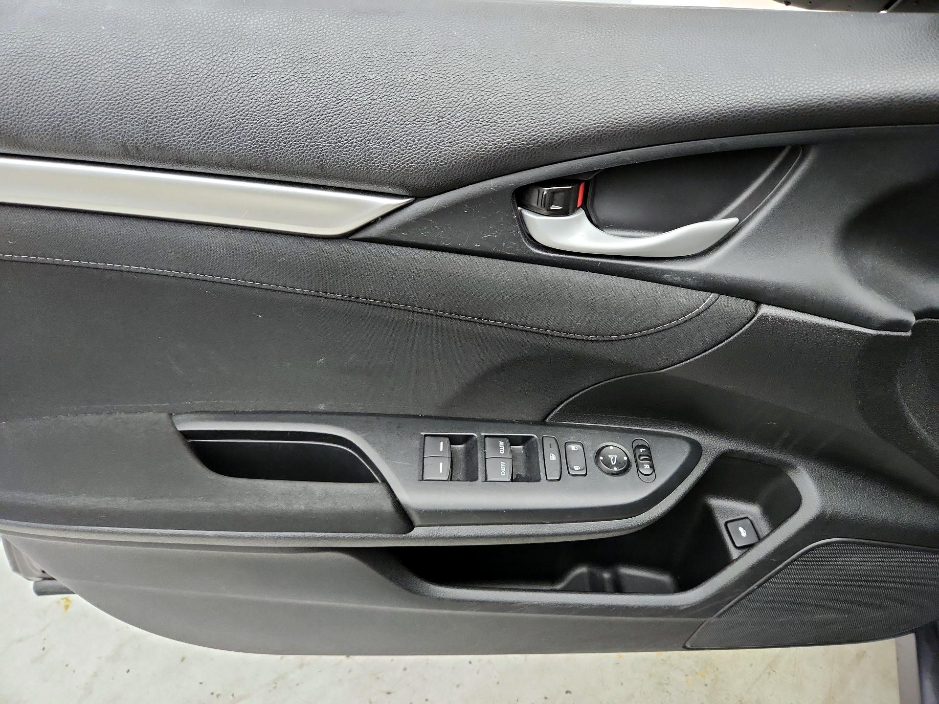 Thumbnail: 2016 Honda Civic - 12