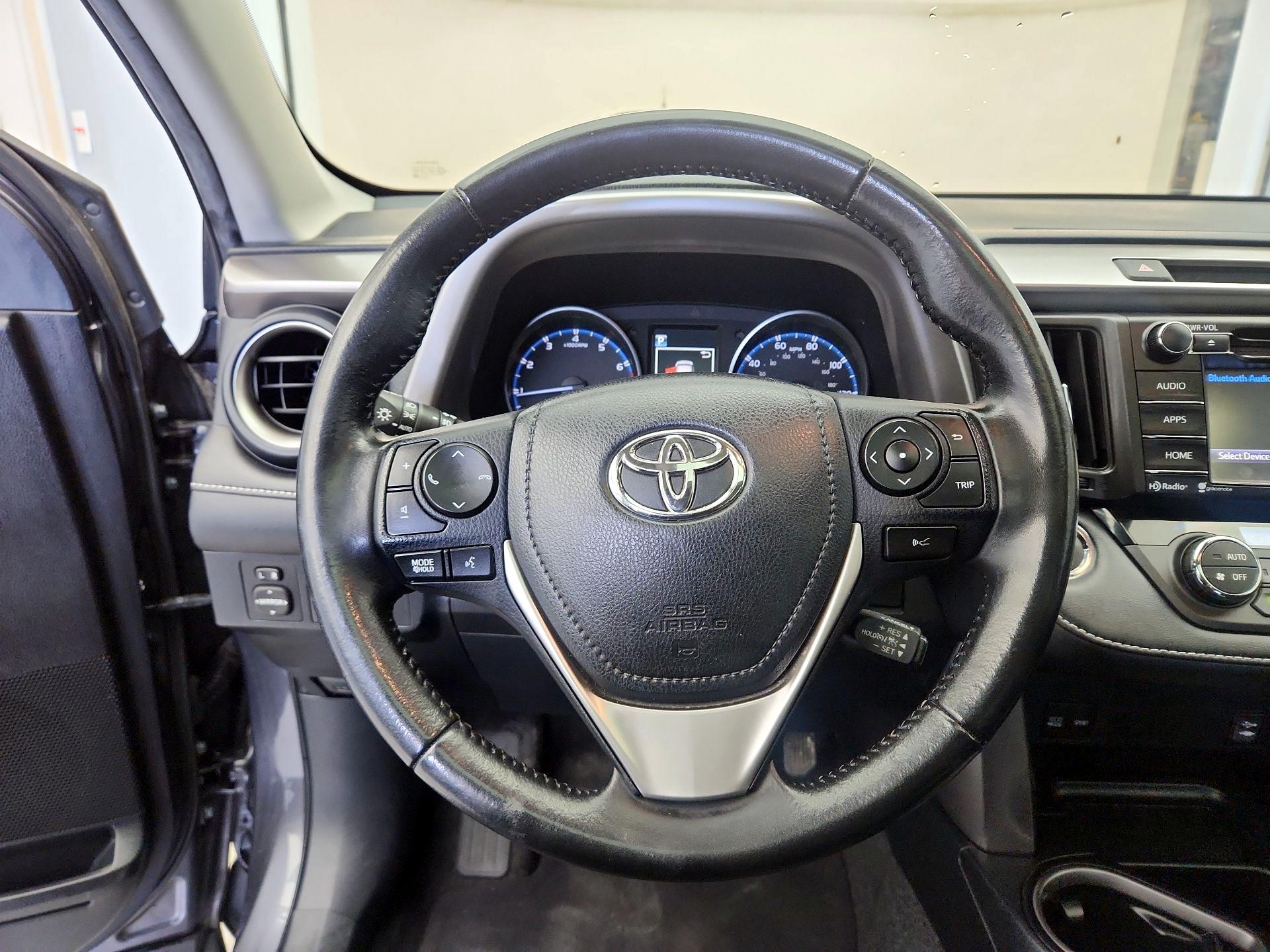 Thumbnail: 2018 Toyota RAV4 - 10