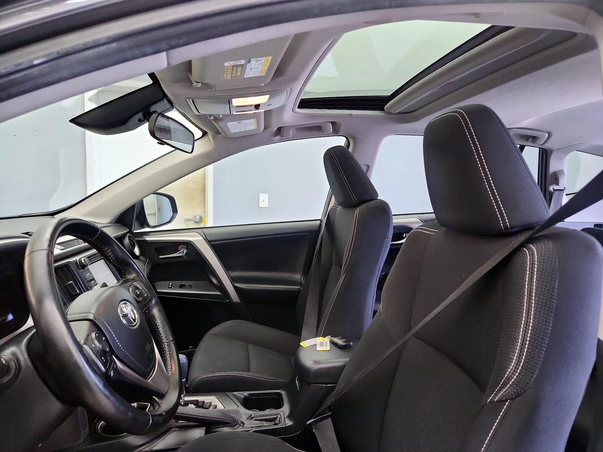 Thumbnail: 2018 Toyota RAV4 - 19