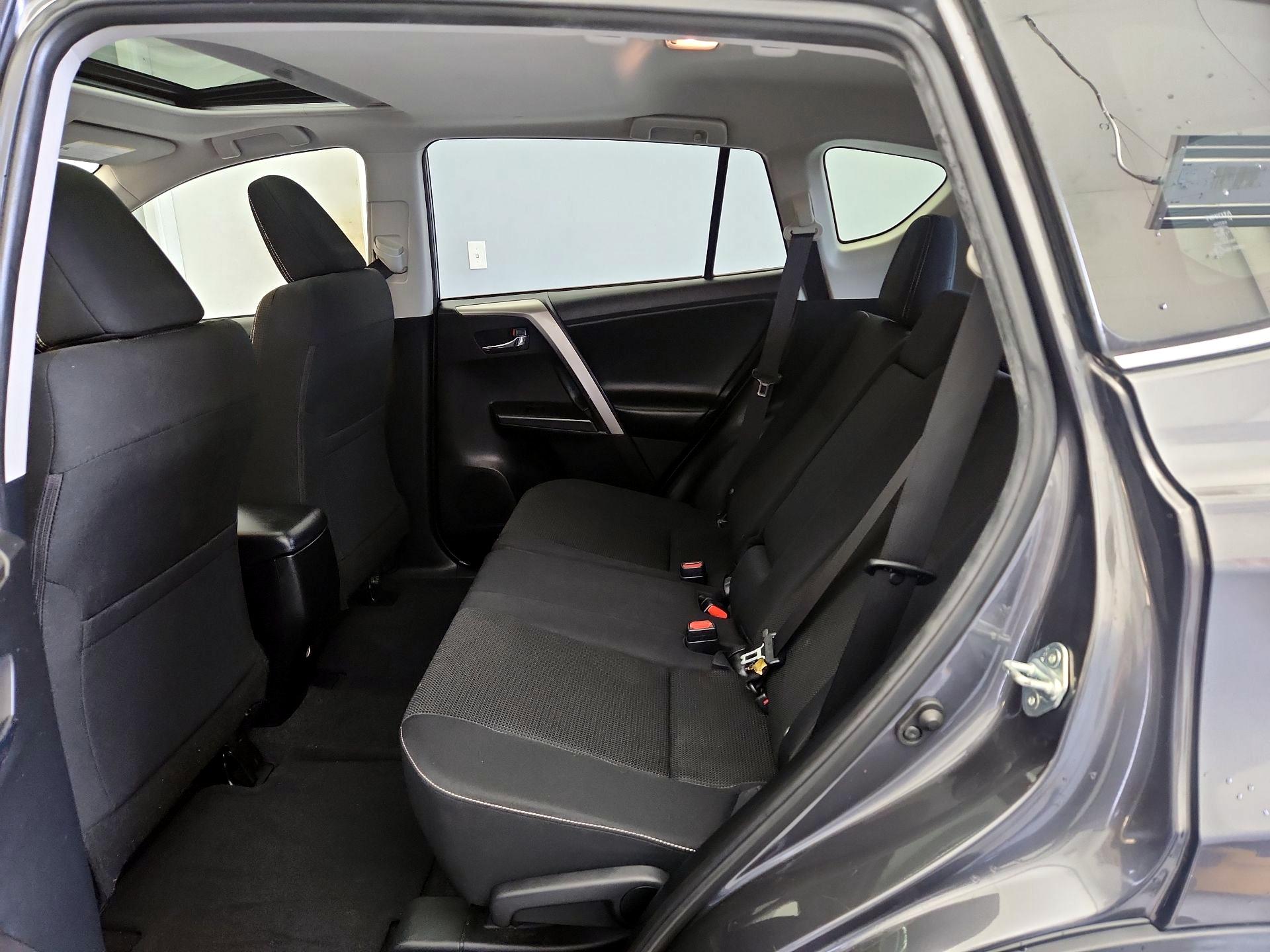 Thumbnail: 2018 Toyota RAV4 - 20