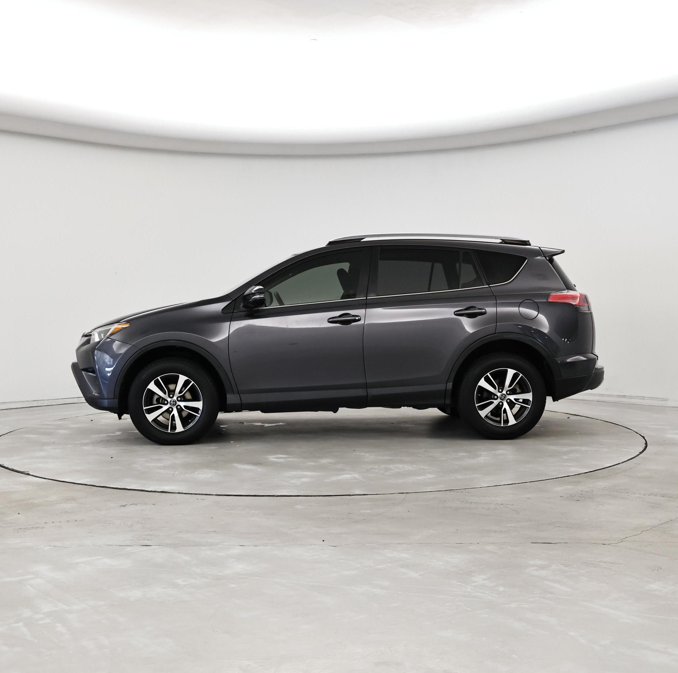 Thumbnail: 2018 Toyota RAV4 - 3