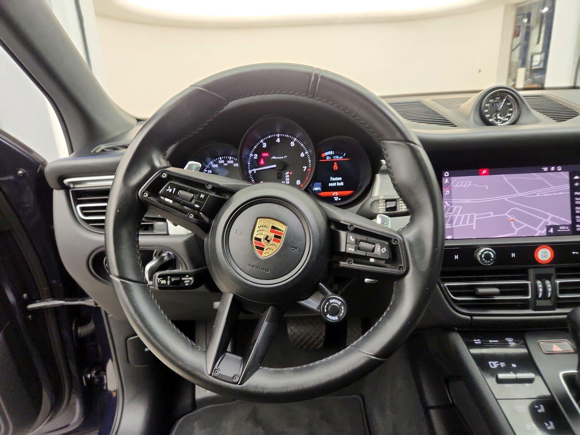 Thumbnail: 2023 Porsche Macan - 10