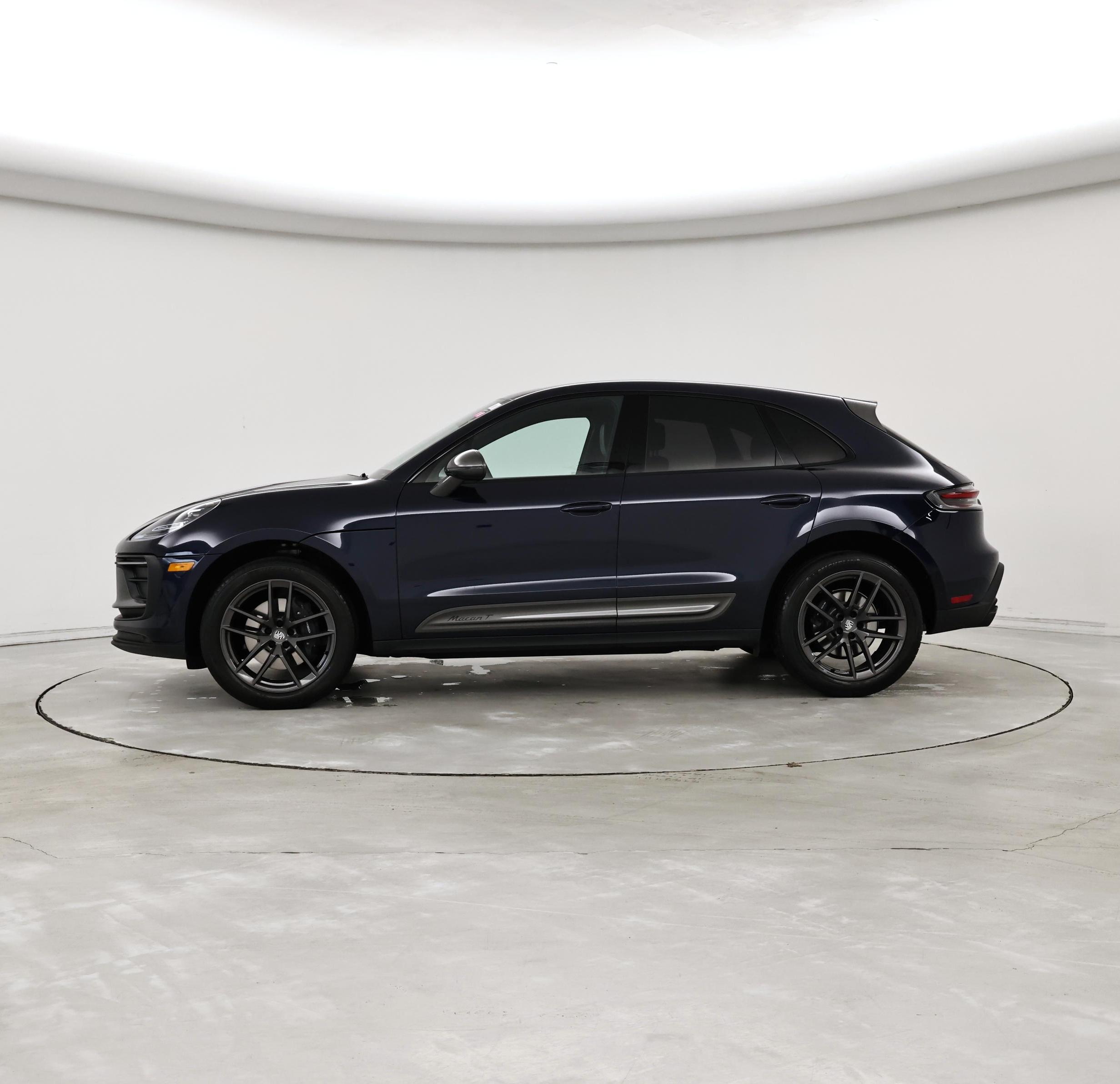 Thumbnail: 2023 Porsche Macan - 3