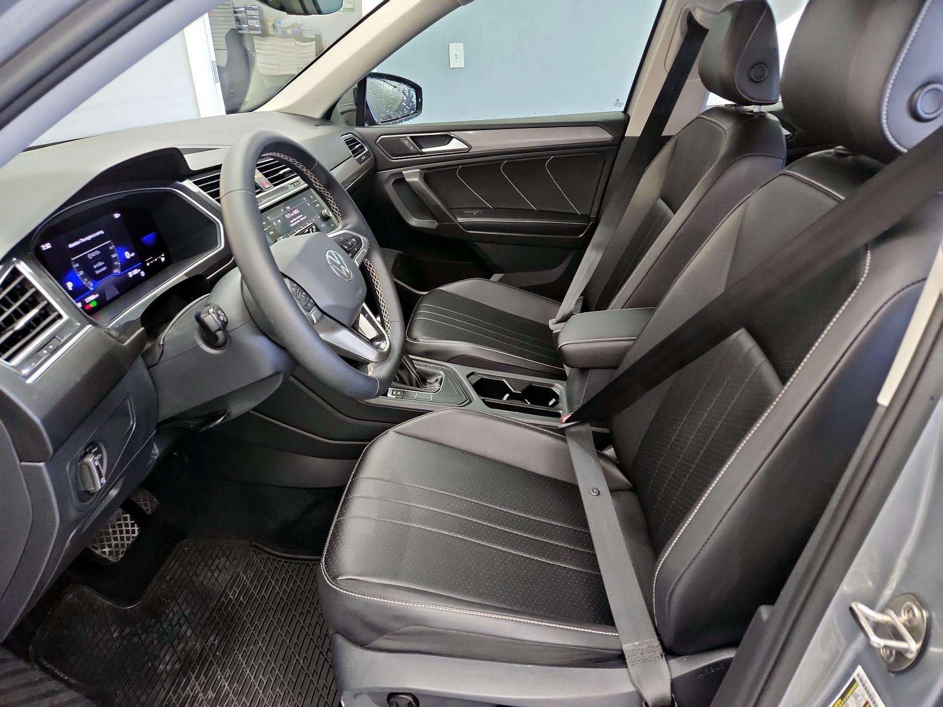 Thumbnail: 2022 Volkswagen Tiguan - 11