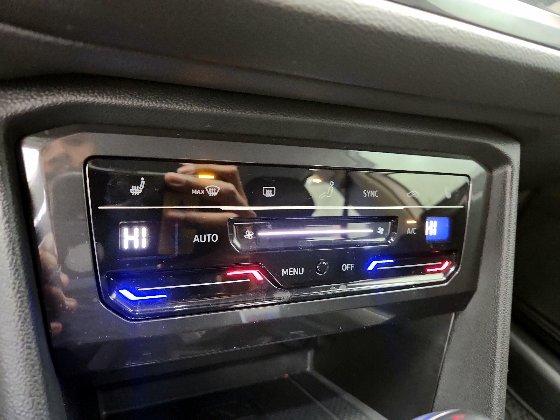 Thumbnail: 2022 Volkswagen Tiguan - 16