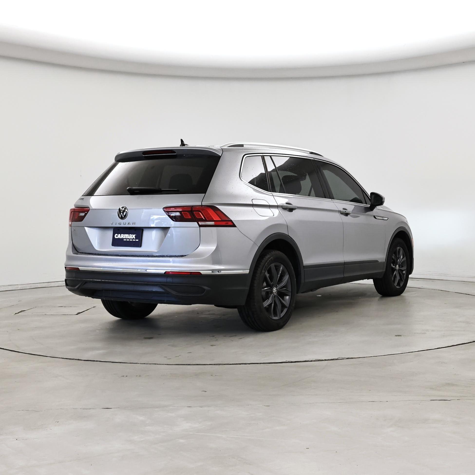 Thumbnail: 2022 Volkswagen Tiguan - 8