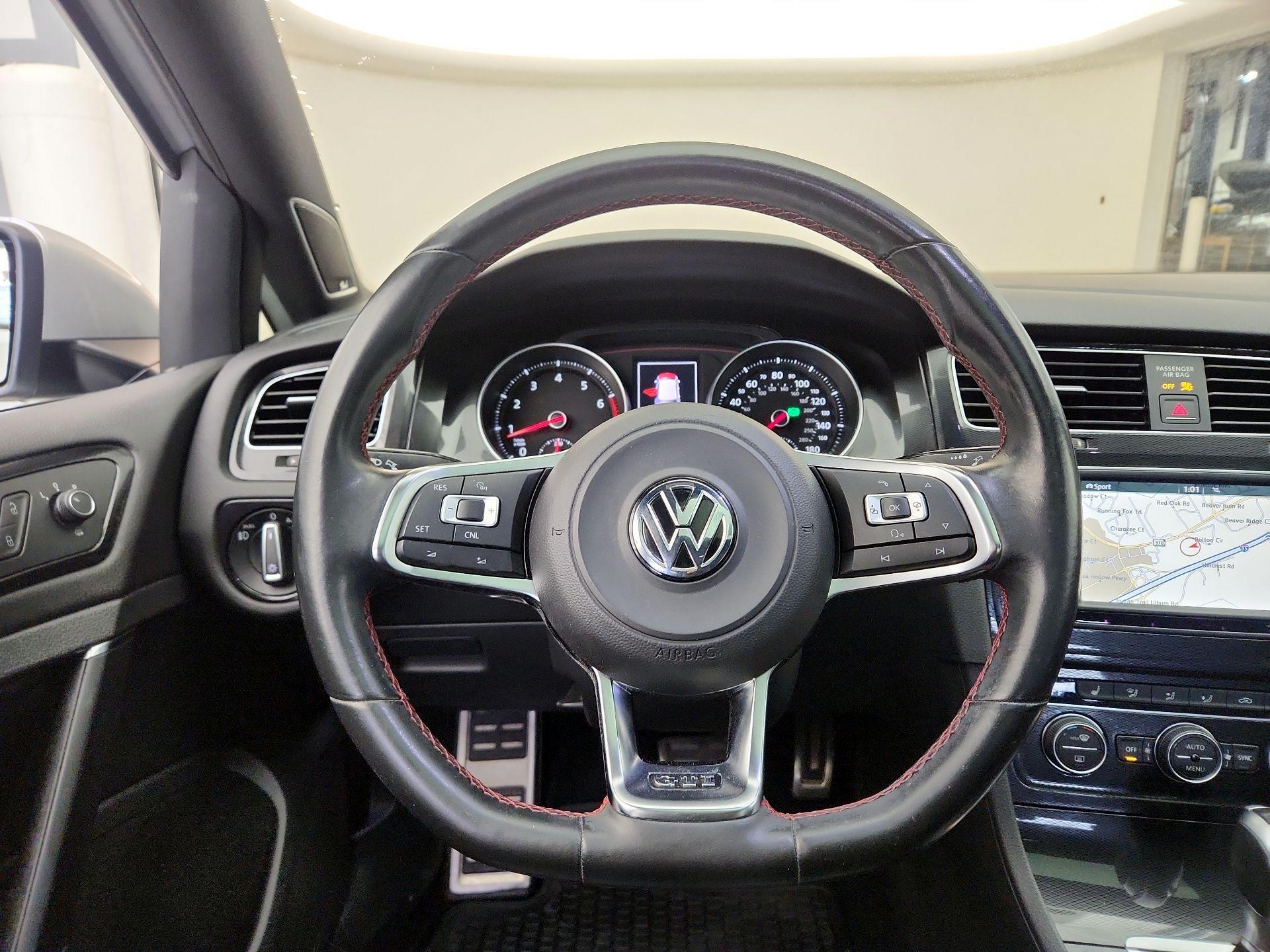 Thumbnail: 2016 Volkswagen Golf - 10