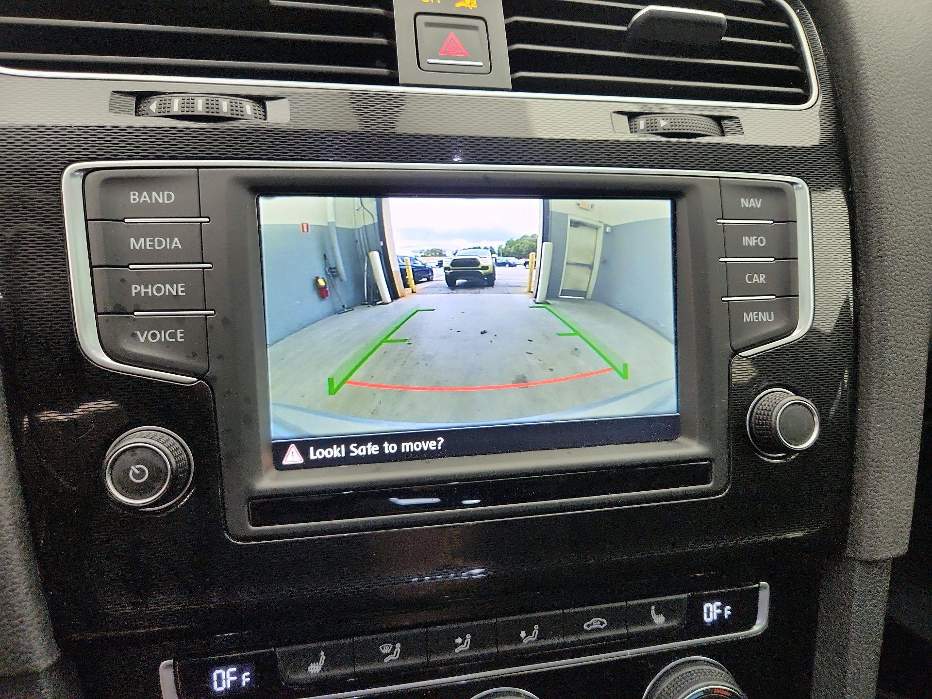 Thumbnail: 2016 Volkswagen Golf - 15