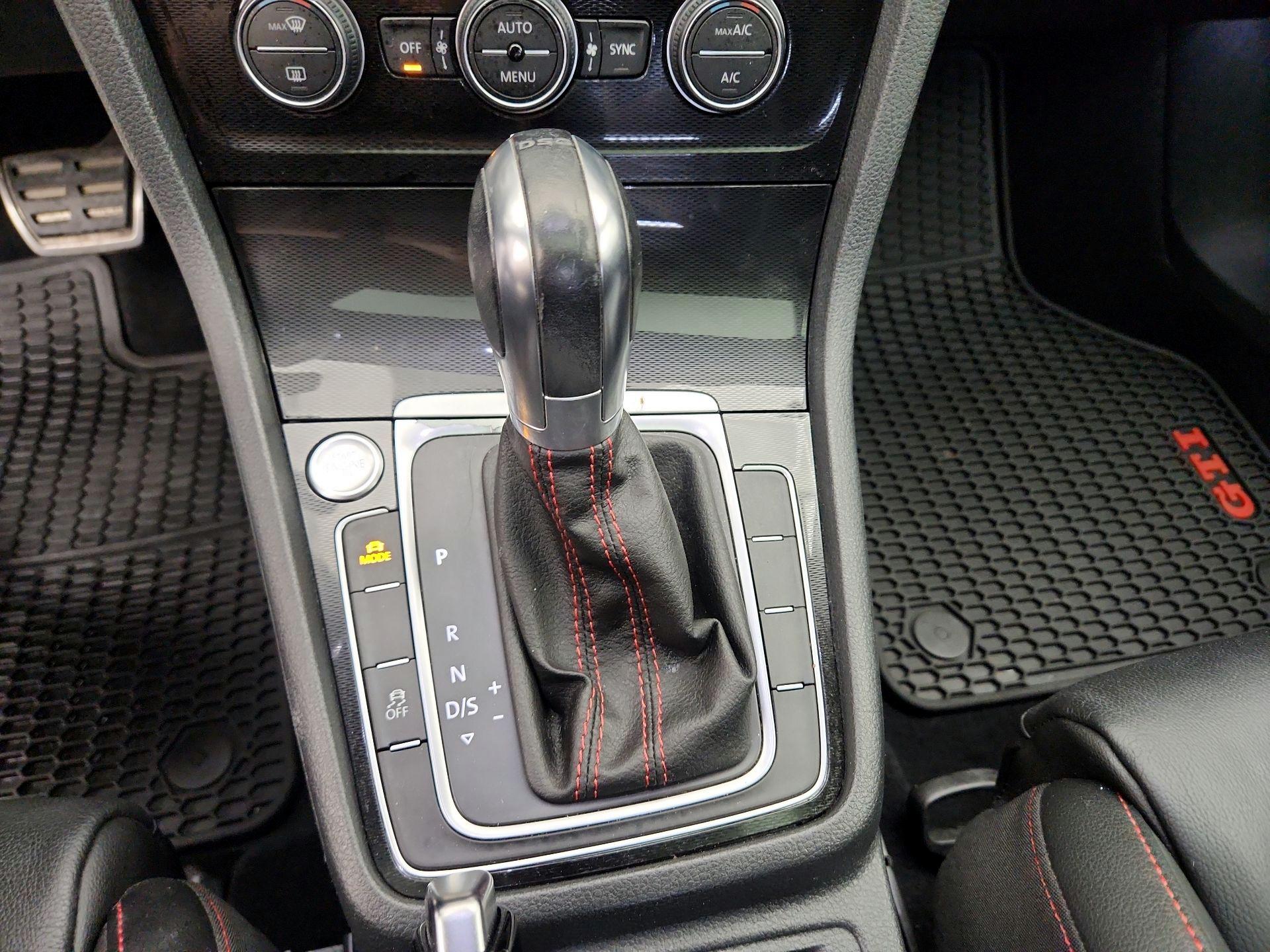 Thumbnail: 2016 Volkswagen Golf - 18