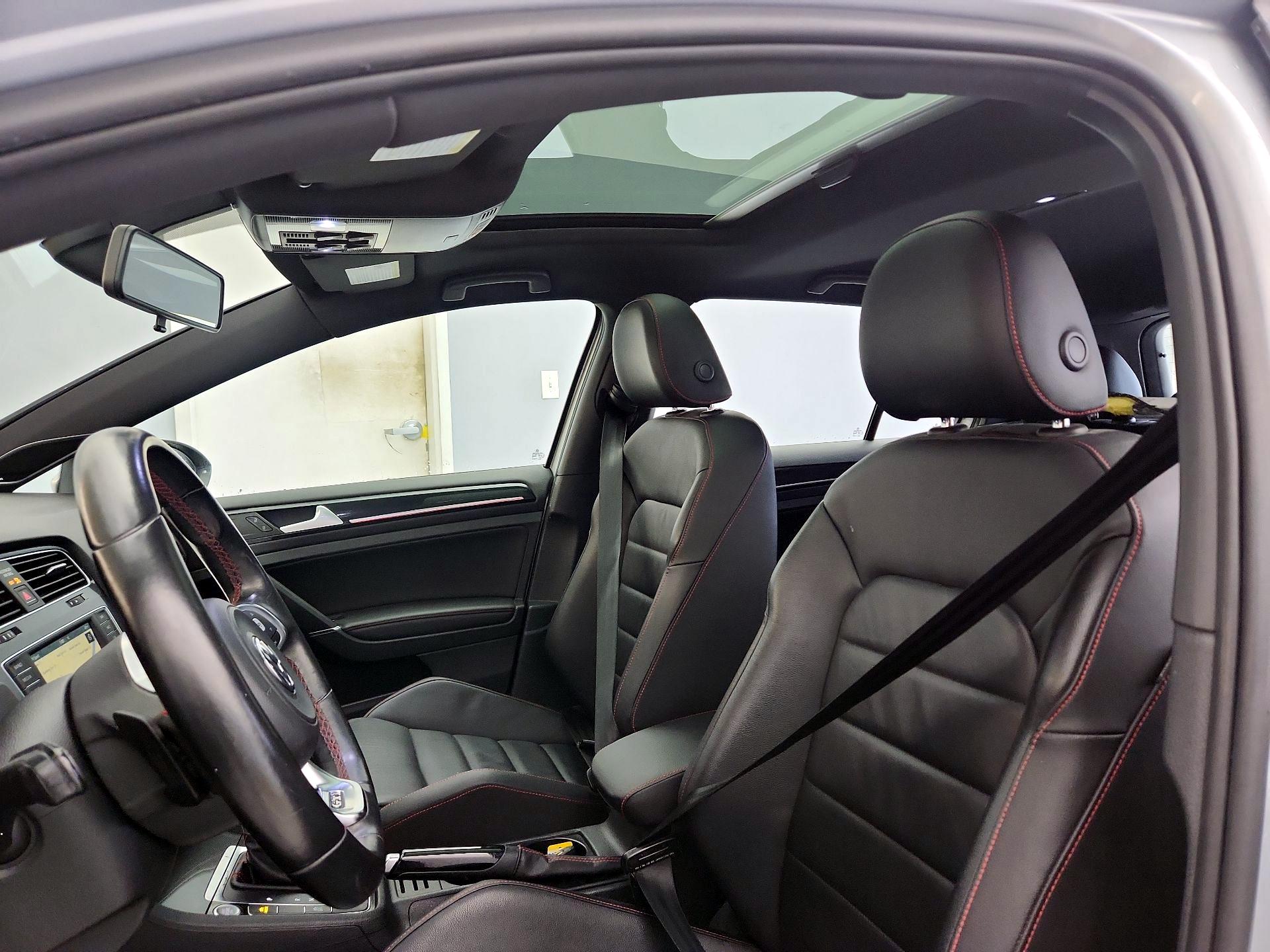 Thumbnail: 2016 Volkswagen Golf - 19