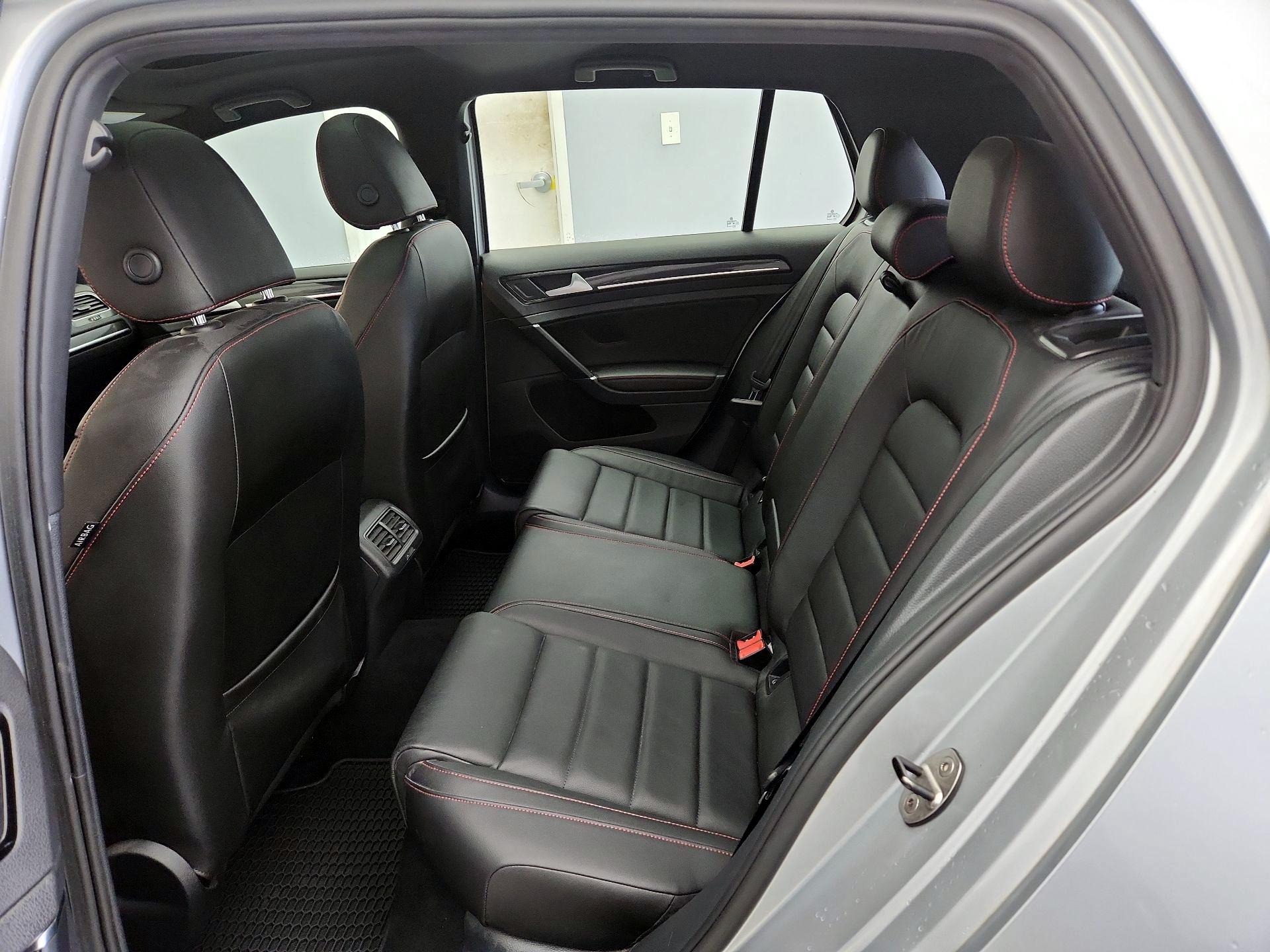 Thumbnail: 2016 Volkswagen Golf - 20