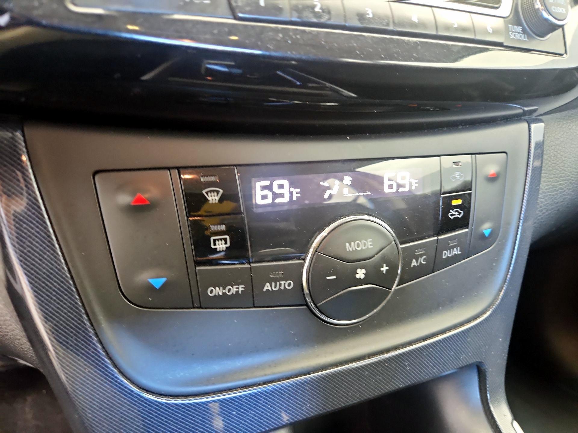 Thumbnail: 2018 Nissan Sentra - 16