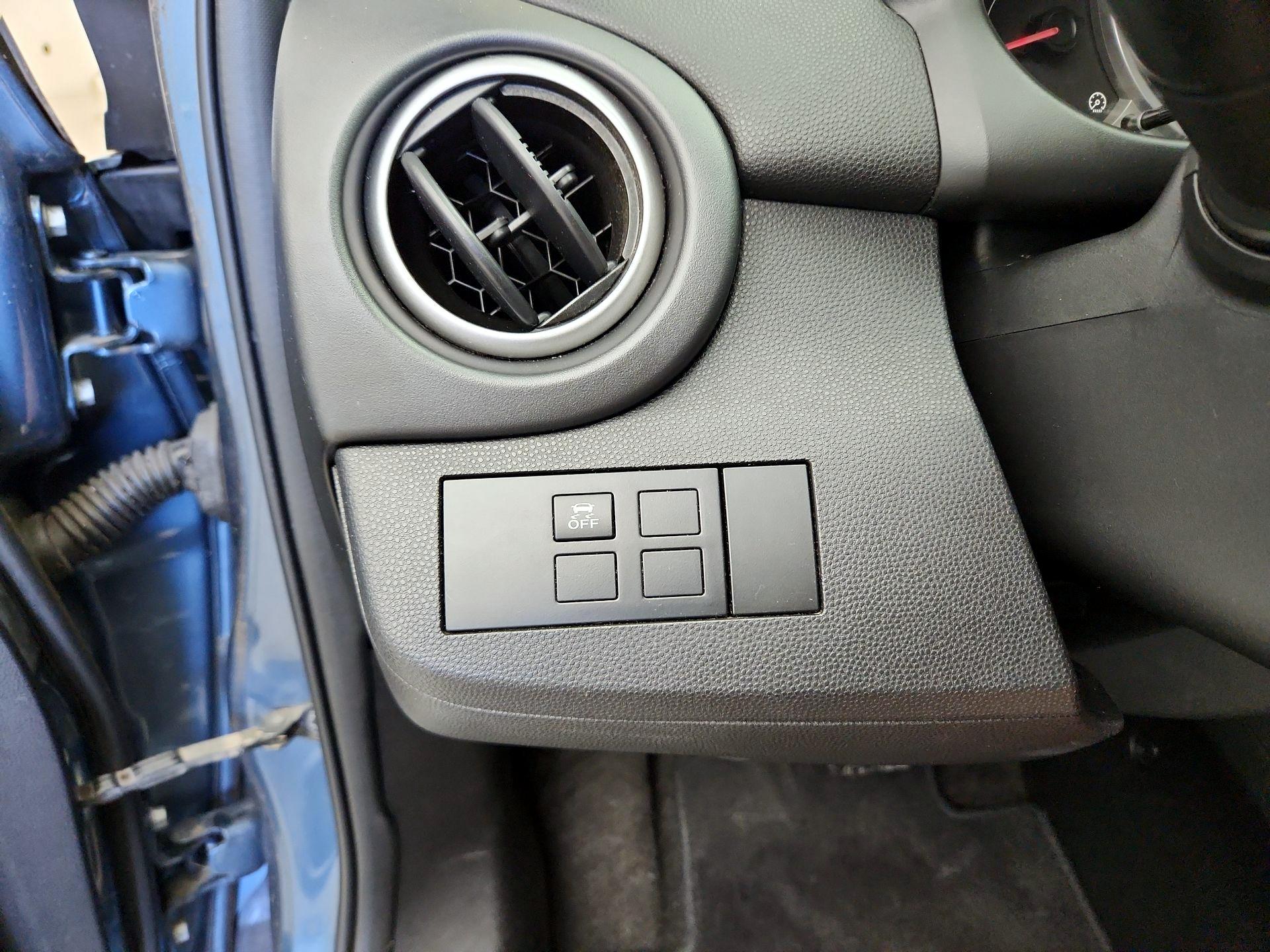 Thumbnail: 2014 Mazda Mazda2 - 13