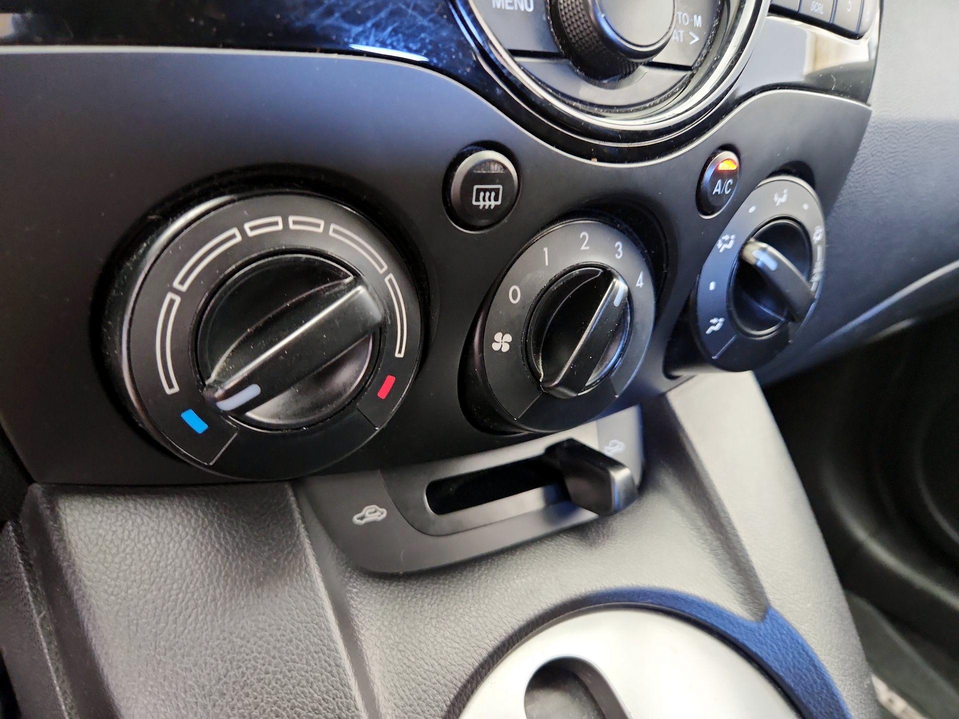 Thumbnail: 2014 Mazda Mazda2 - 15