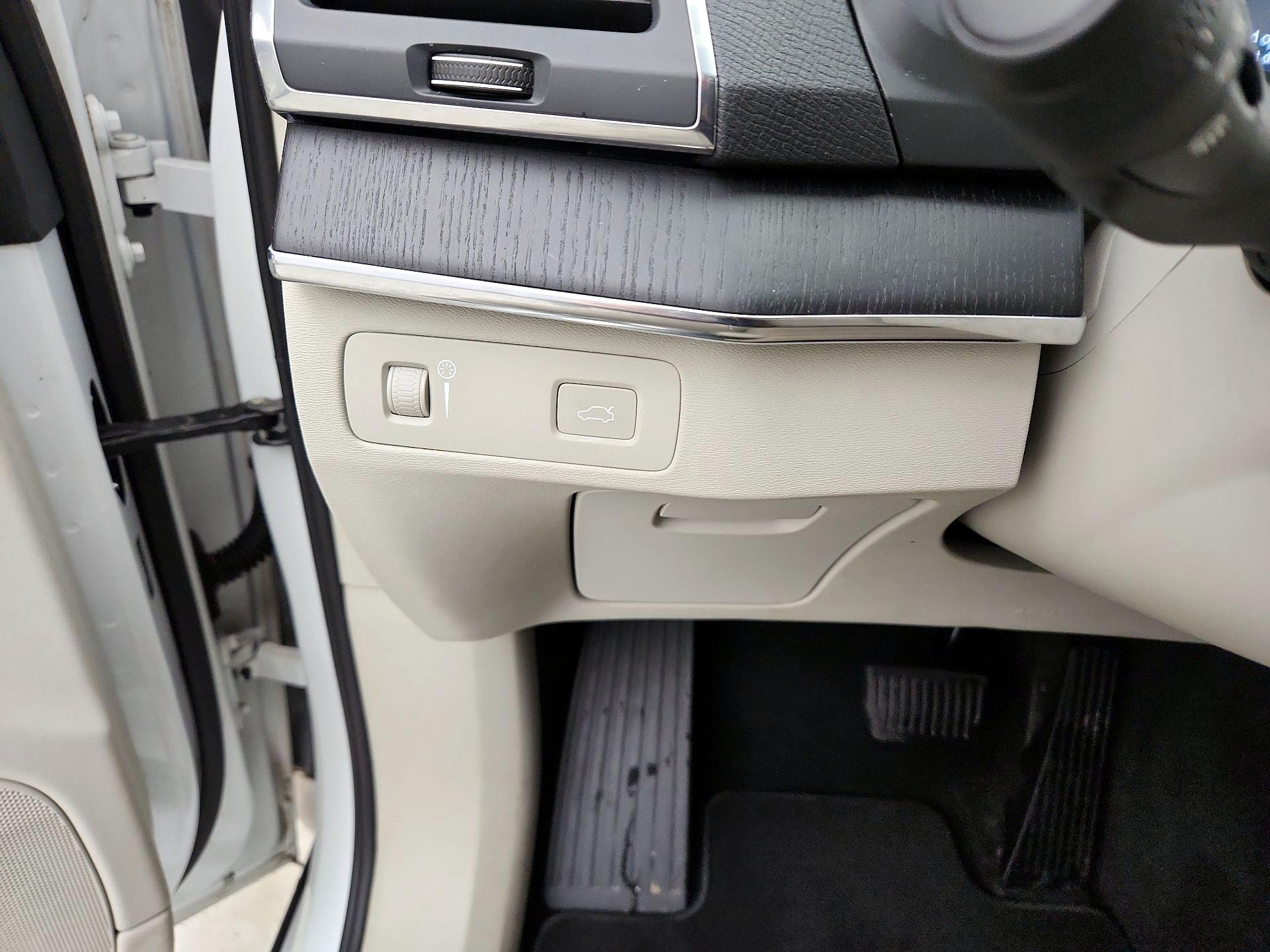 Thumbnail: 2020 Volvo XC90 - 13