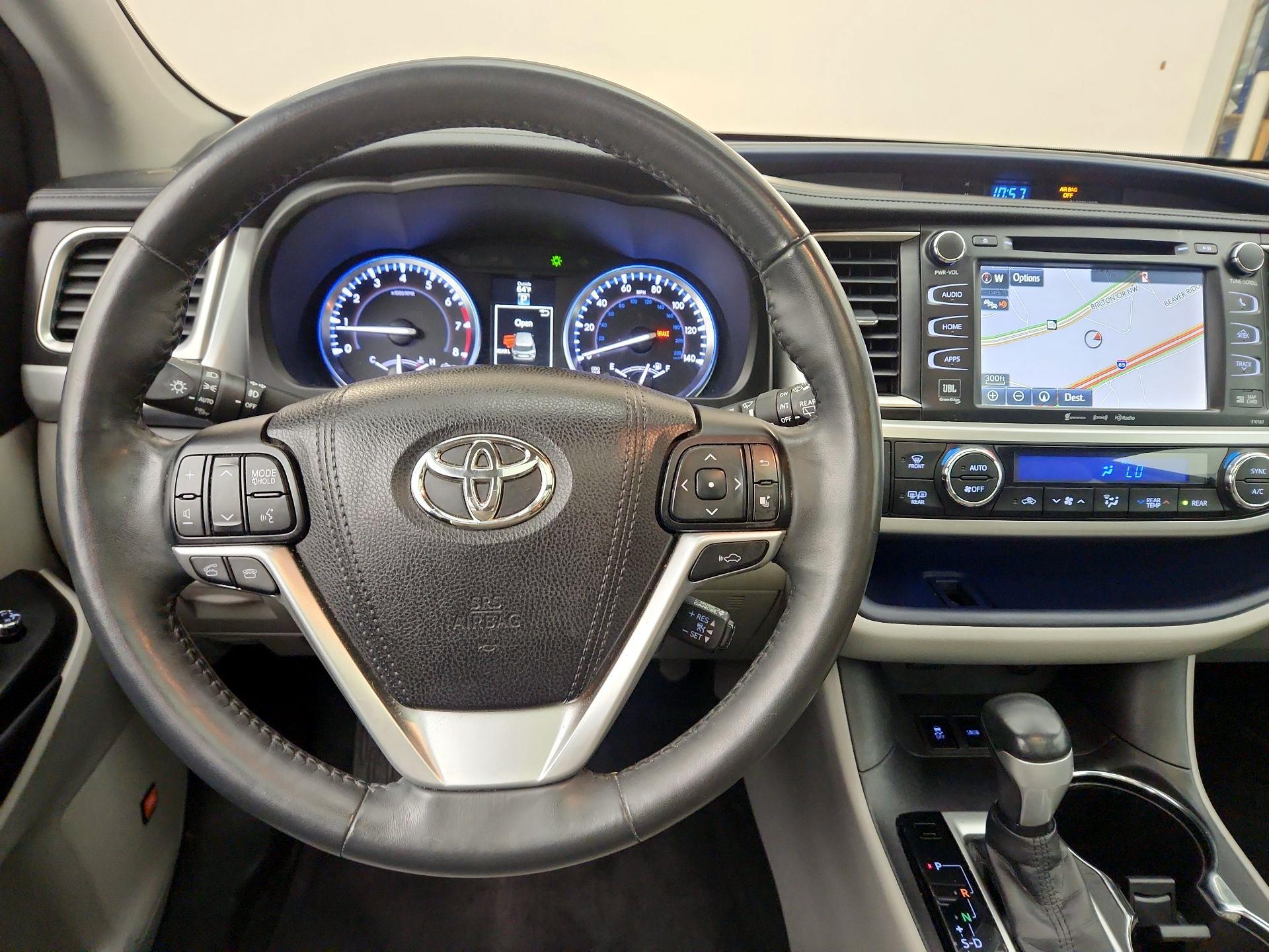 Thumbnail: 2016 Toyota Highlander - 10