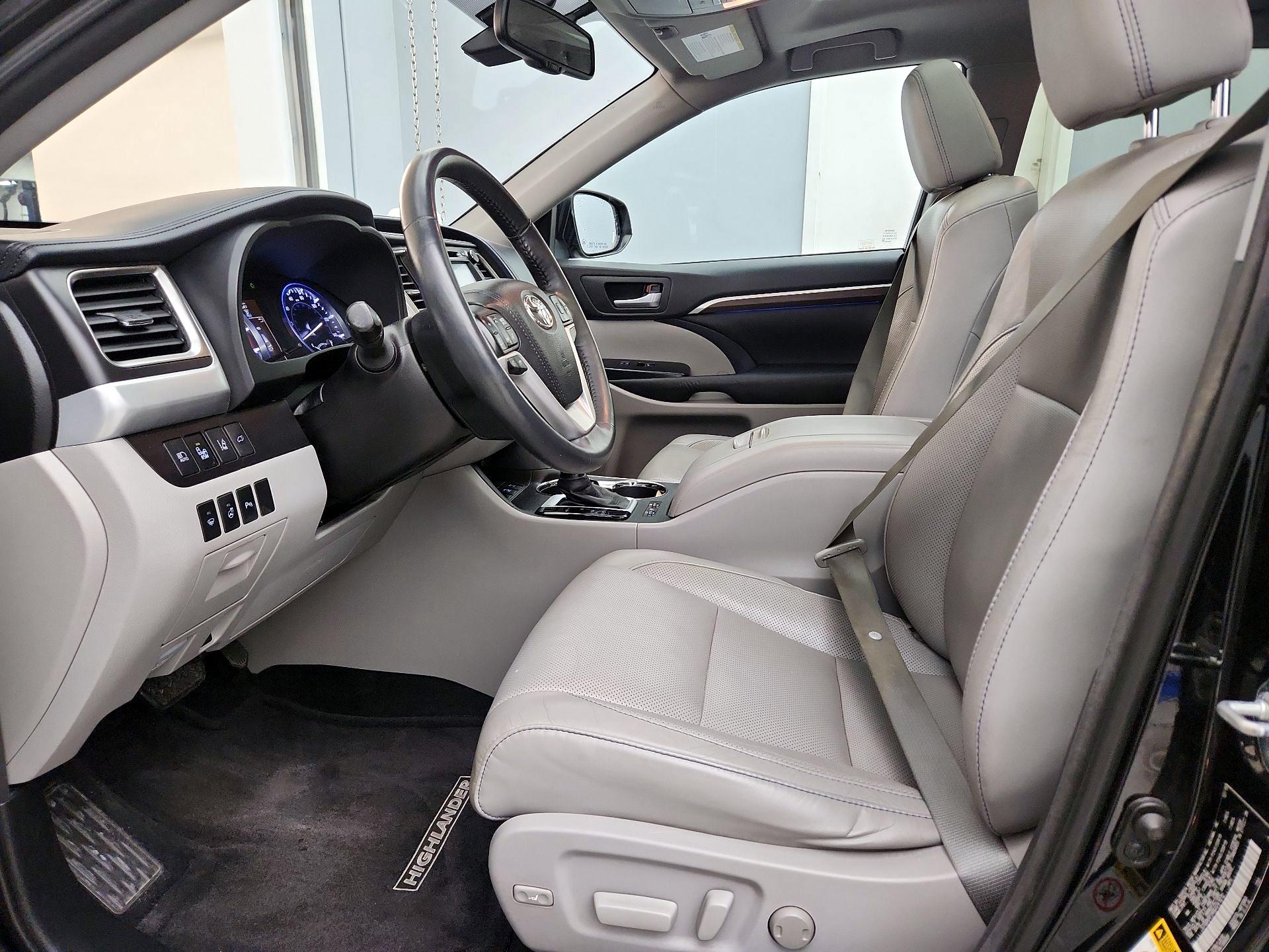 Thumbnail: 2016 Toyota Highlander - 11