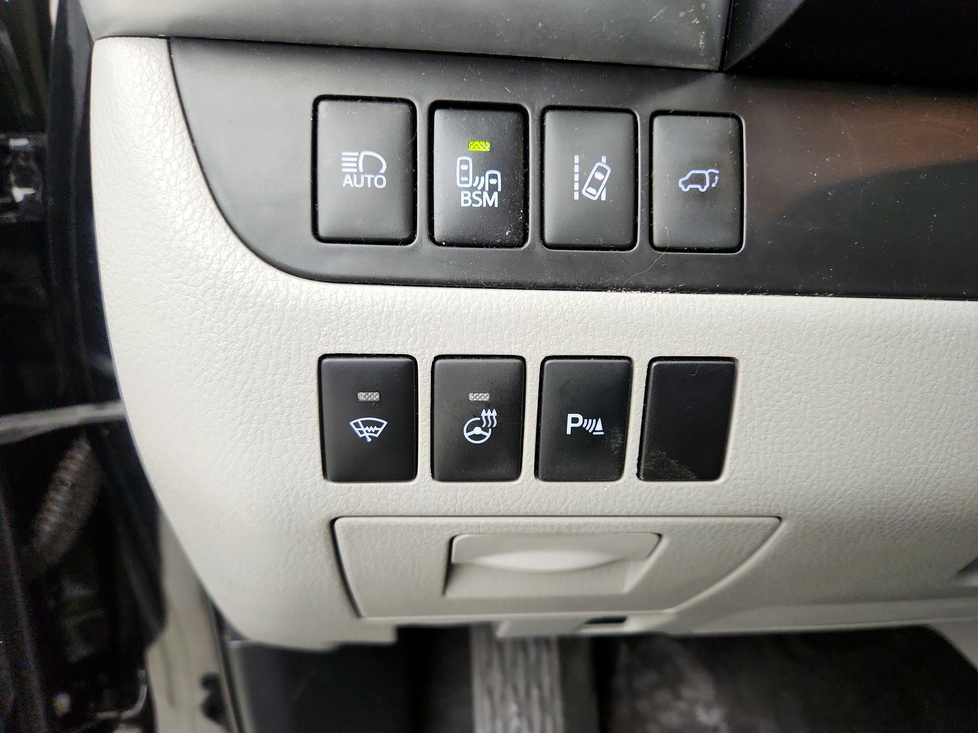 Thumbnail: 2016 Toyota Highlander - 13