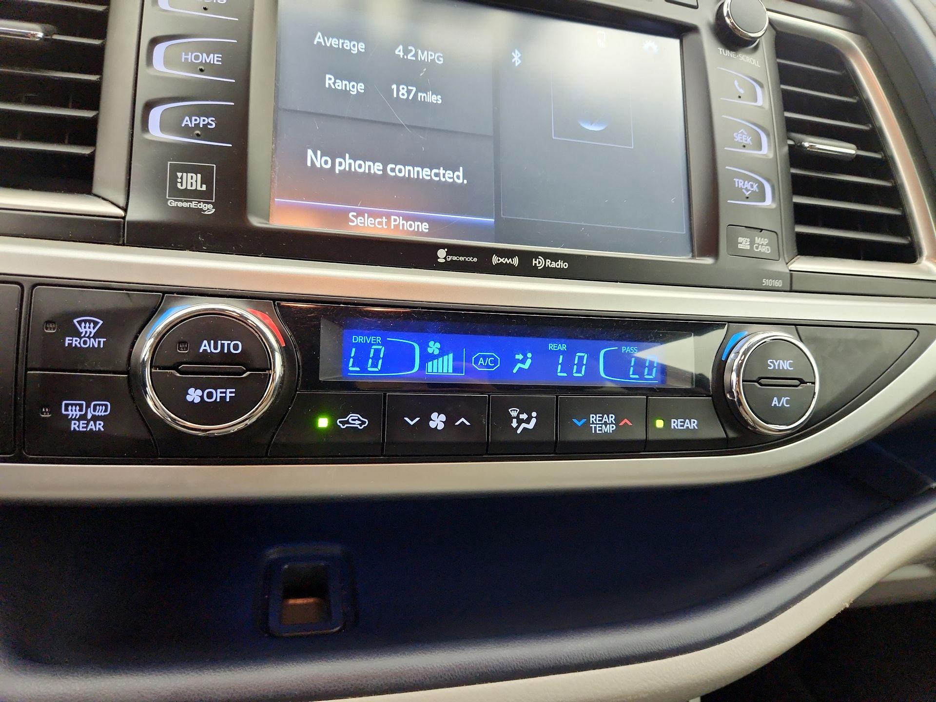 Thumbnail: 2016 Toyota Highlander - 17