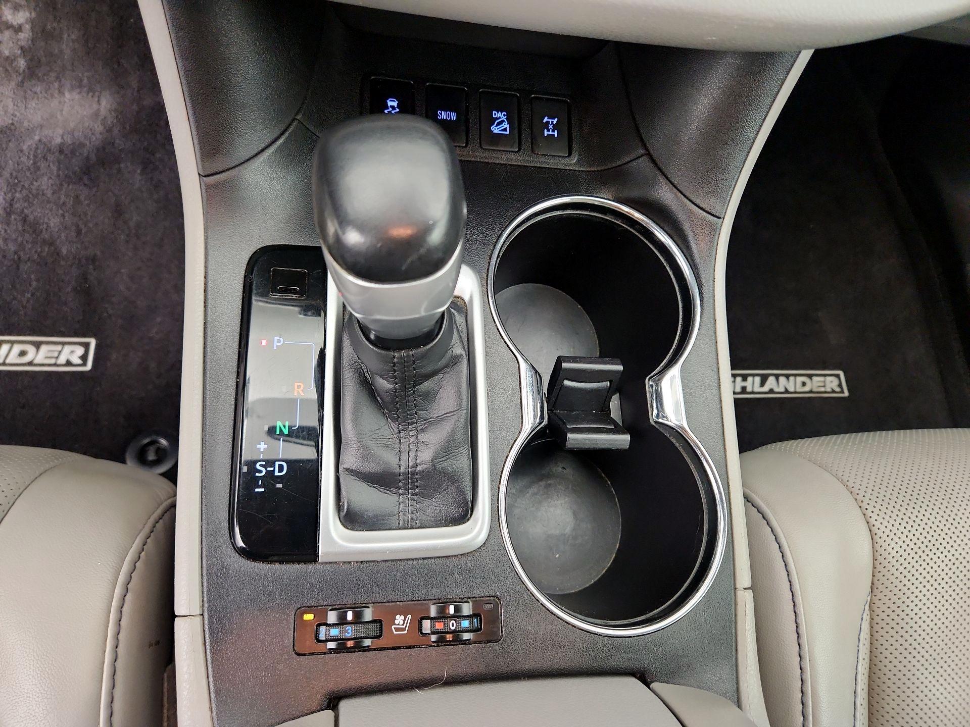 Thumbnail: 2016 Toyota Highlander - 18