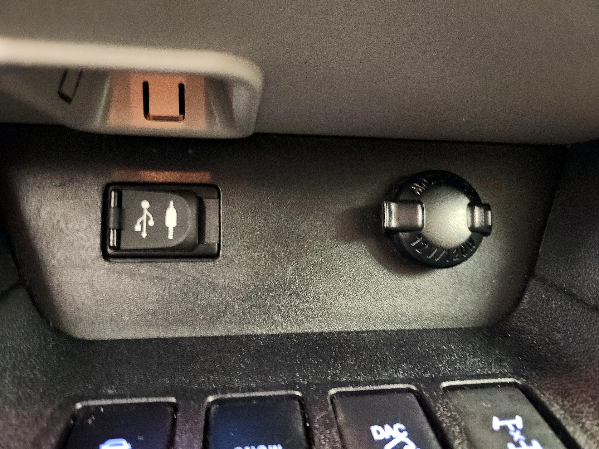 Thumbnail: 2016 Toyota Highlander - 19