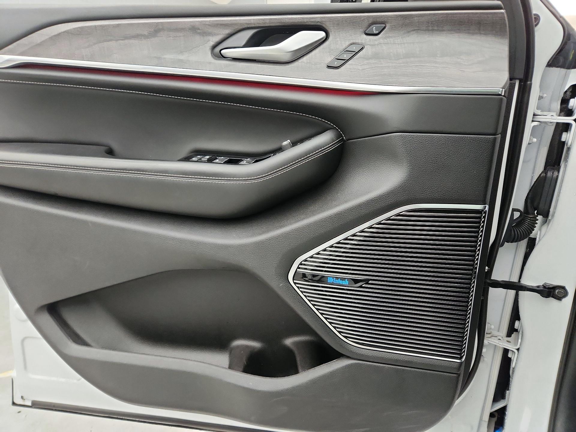 Thumbnail: 2023 Jeep Grand Cherokee - 12