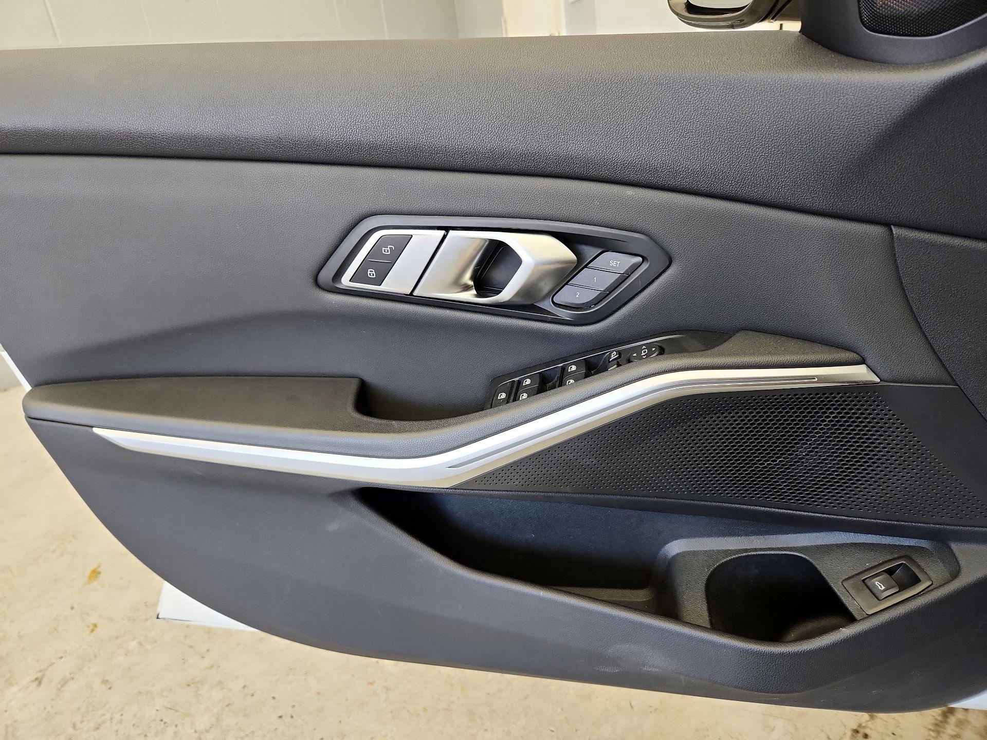 Thumbnail: 2019 BMW 3 Series - 12