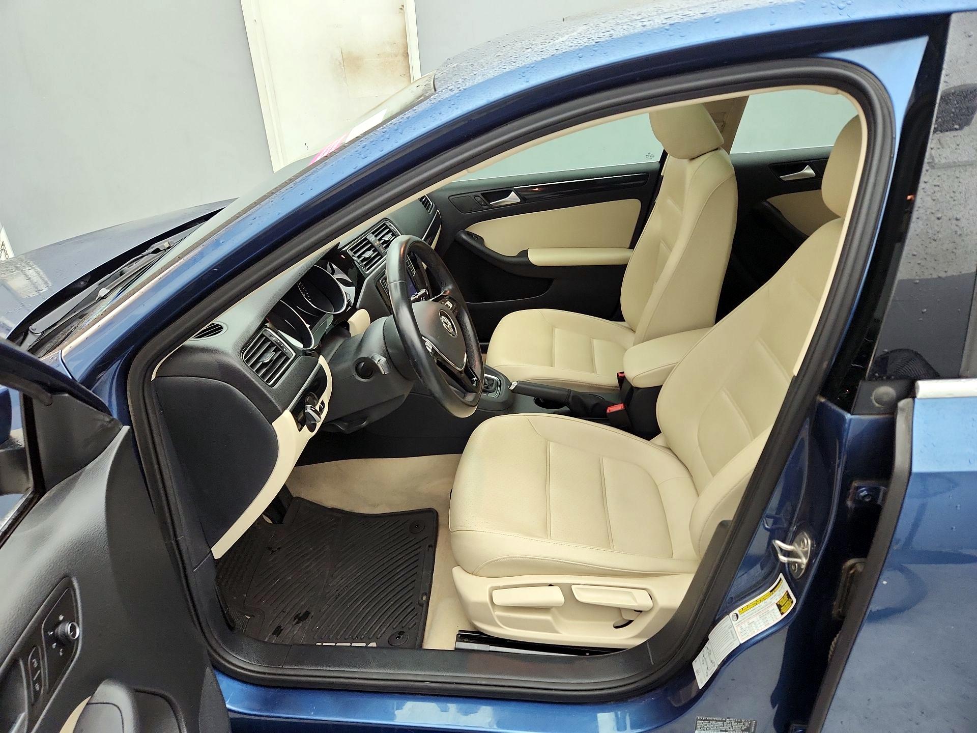 Thumbnail: 2016 Volkswagen Jetta - 11