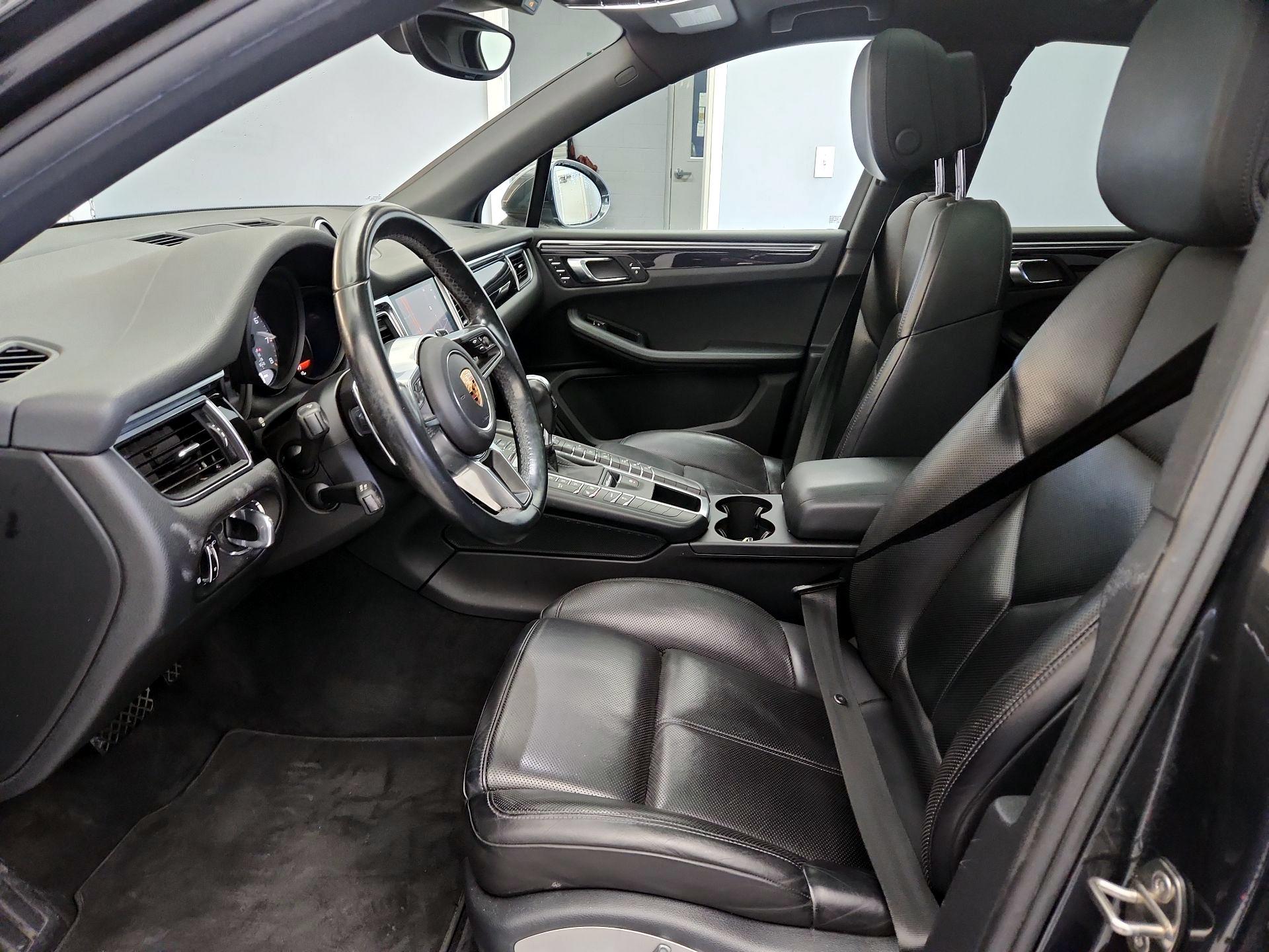 Thumbnail: 2017 Porsche Macan - 11