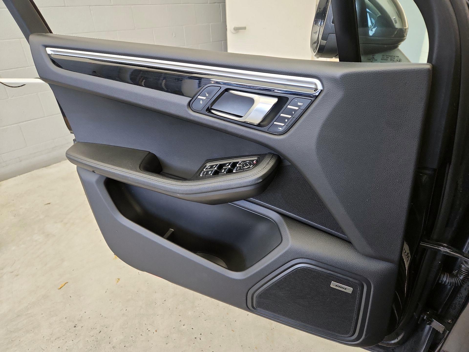 Thumbnail: 2017 Porsche Macan - 12