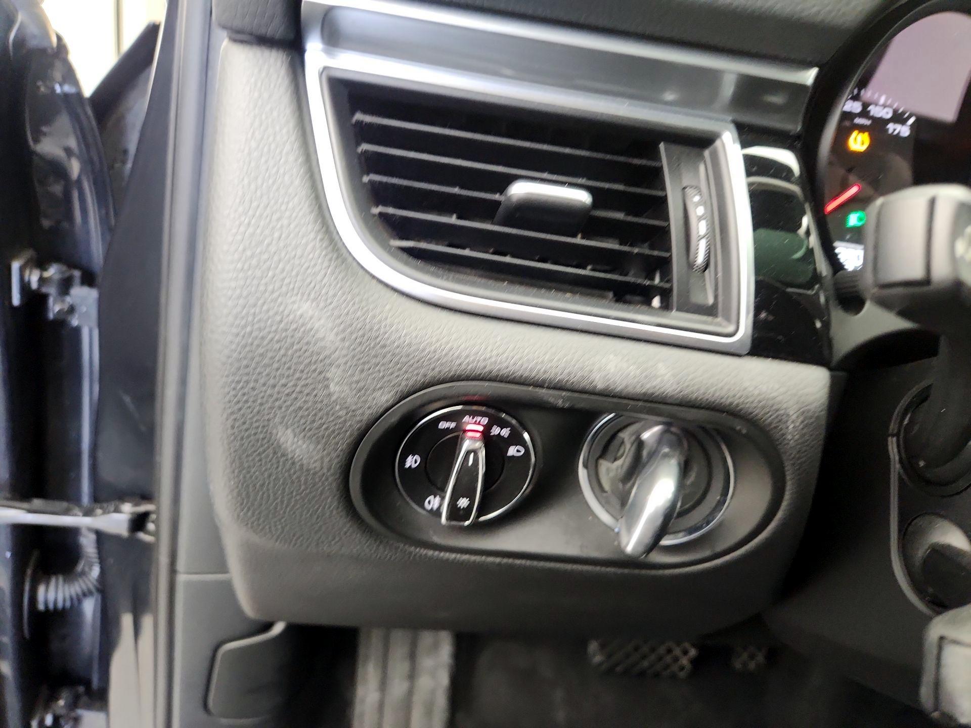 Thumbnail: 2017 Porsche Macan - 13