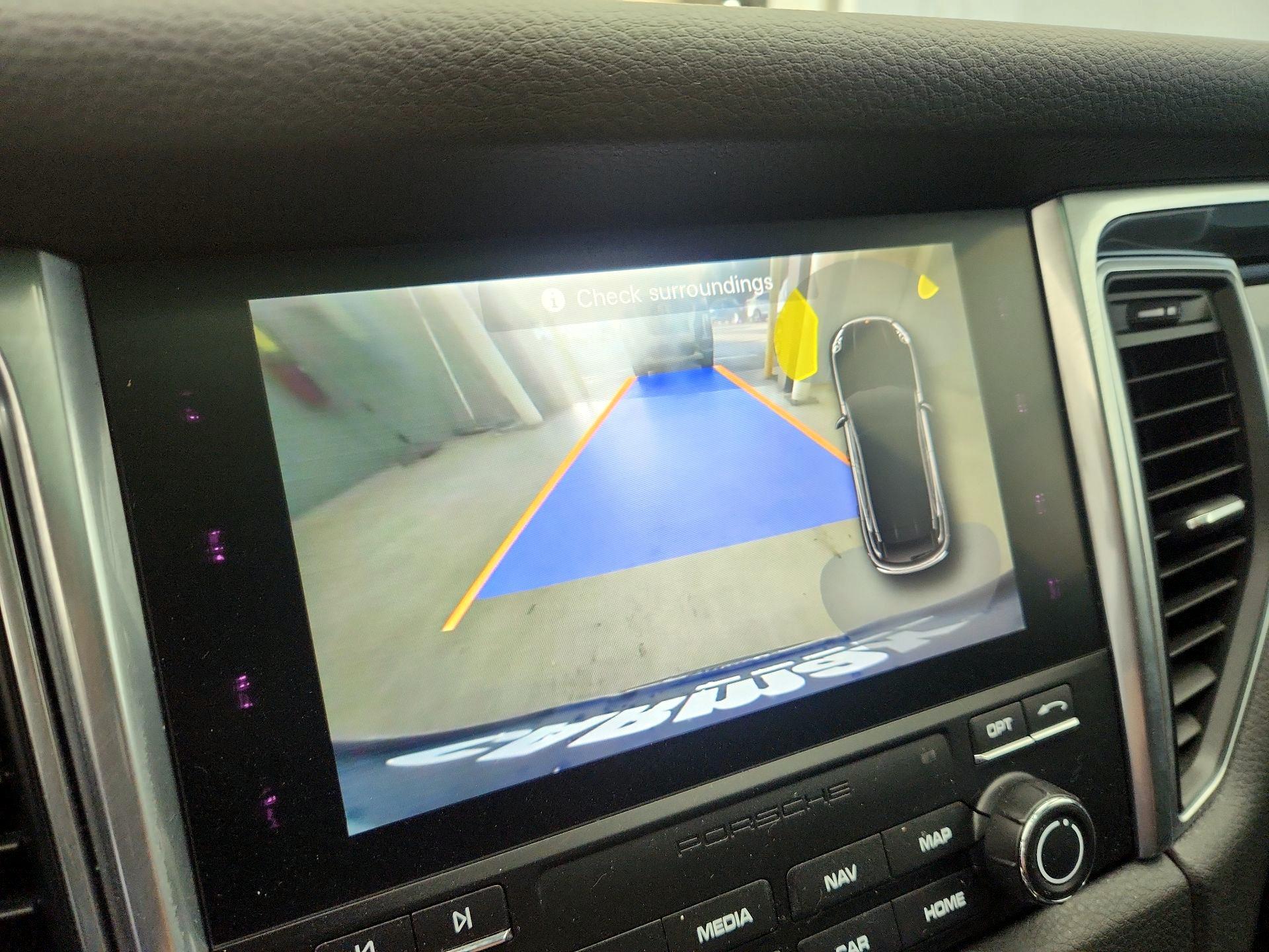 Thumbnail: 2017 Porsche Macan - 15