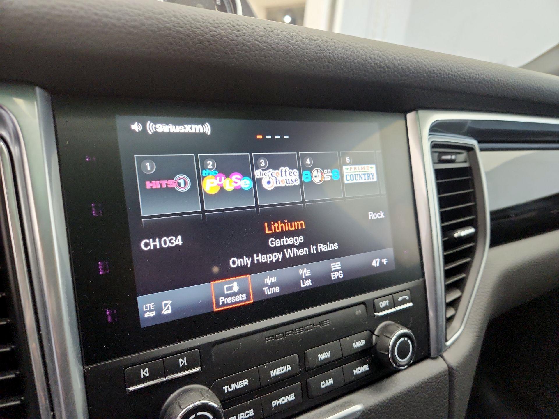 Thumbnail: 2017 Porsche Macan - 16