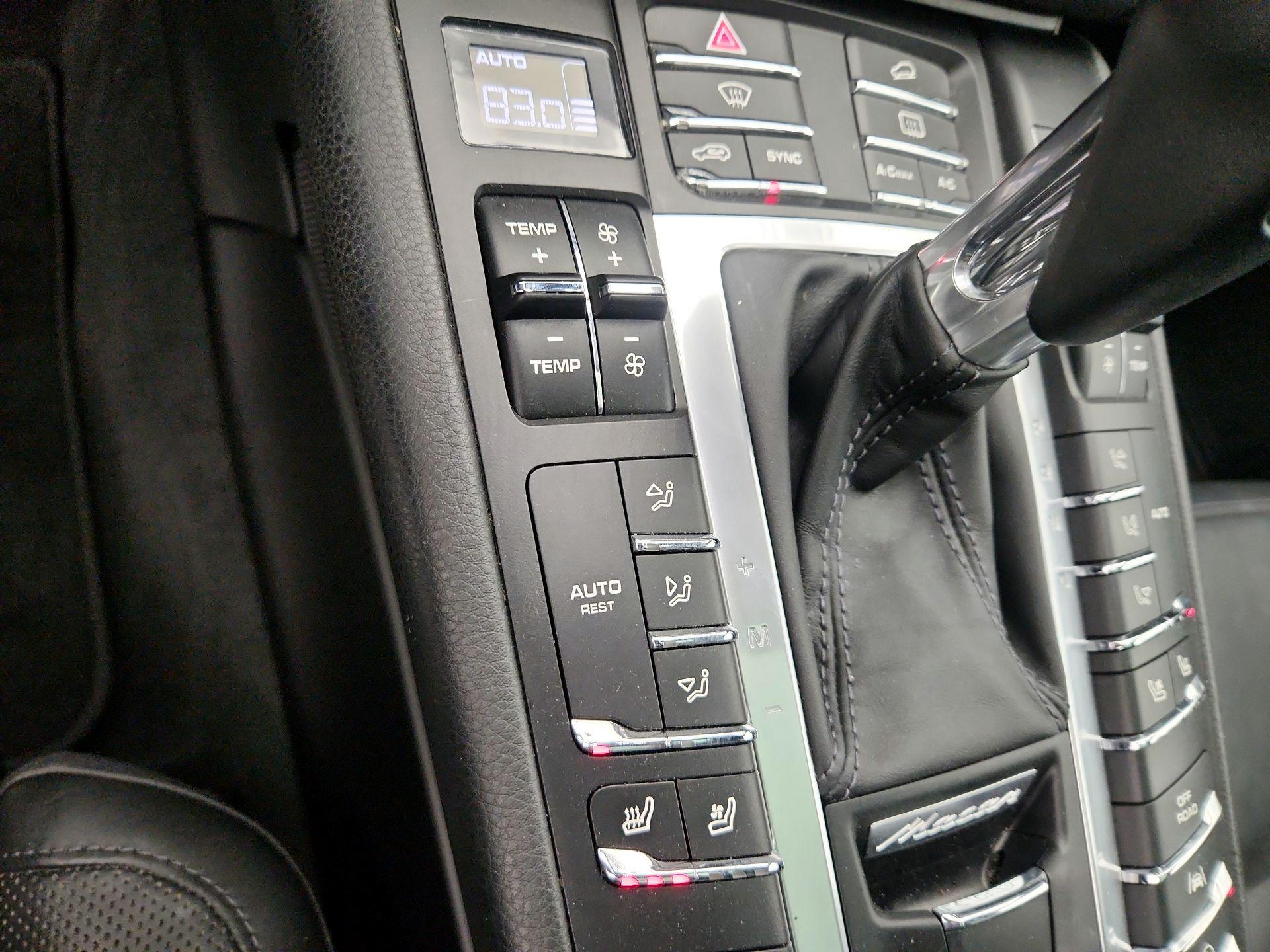 Thumbnail: 2017 Porsche Macan - 17