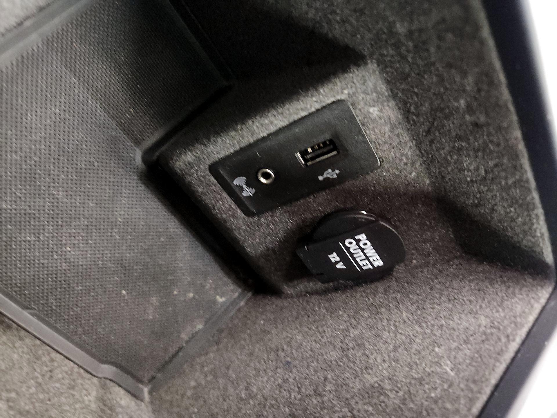 Thumbnail: 2017 Porsche Macan - 19