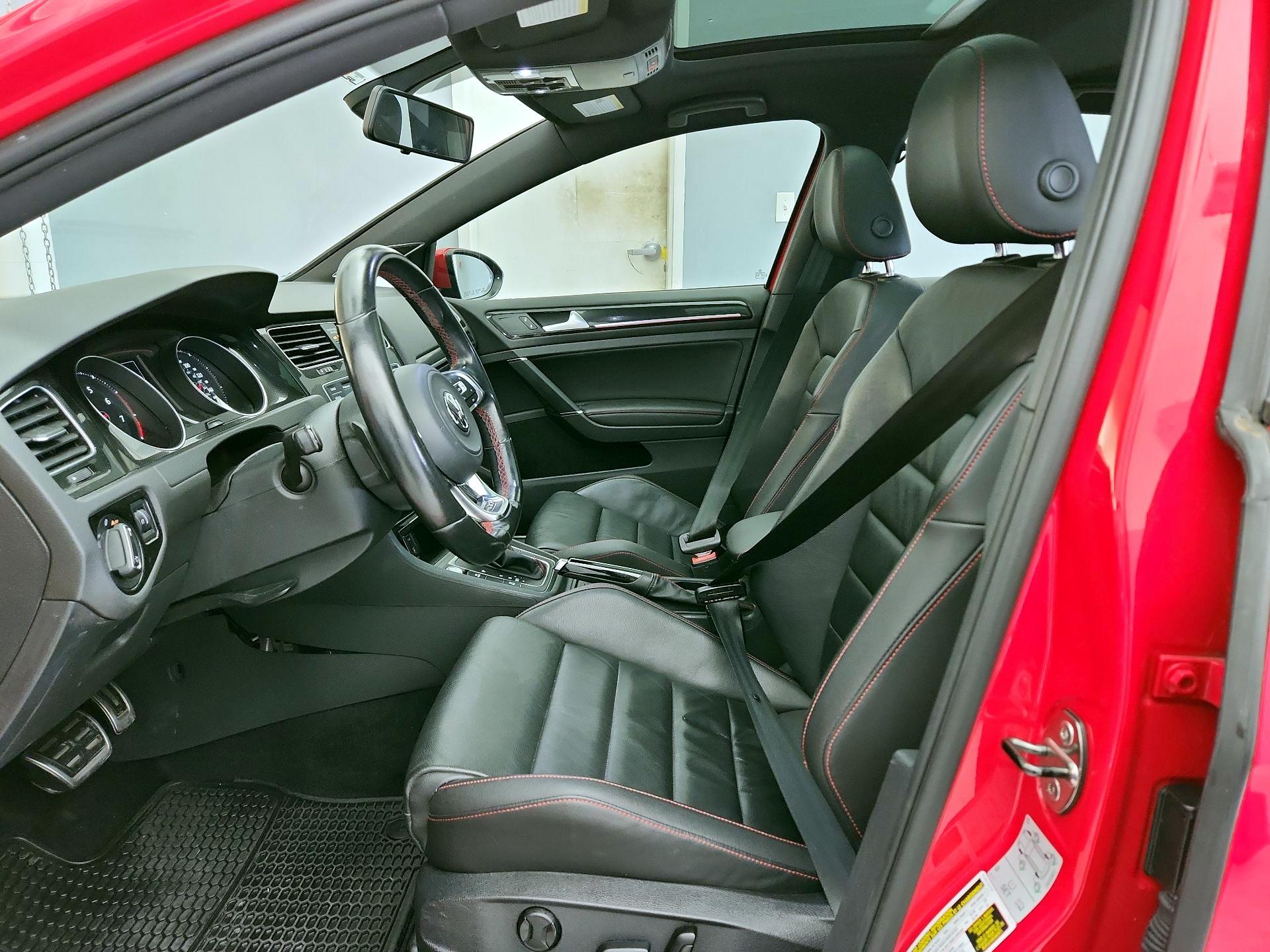 Thumbnail: 2016 Volkswagen Golf - 11