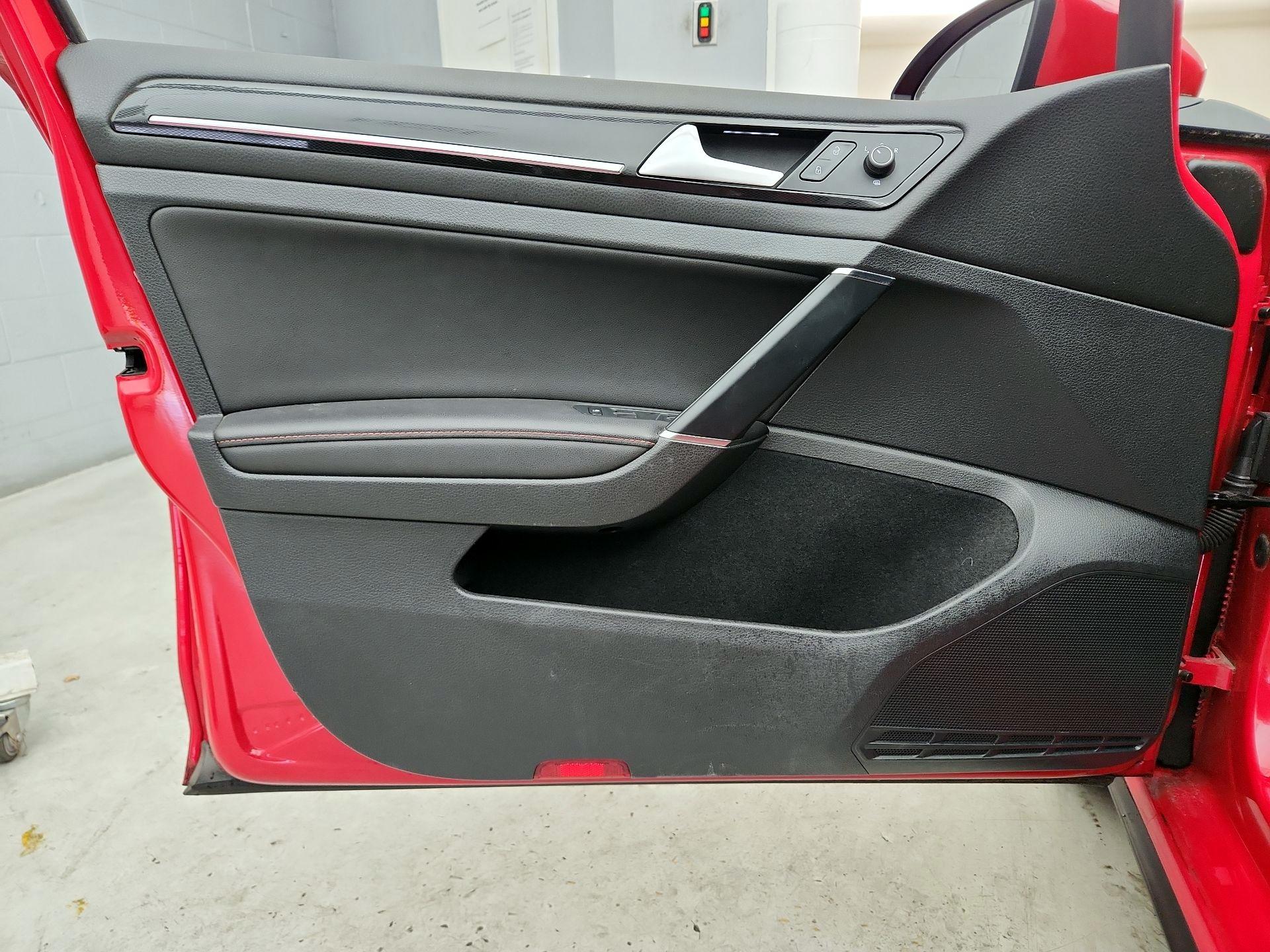 Thumbnail: 2016 Volkswagen Golf - 12