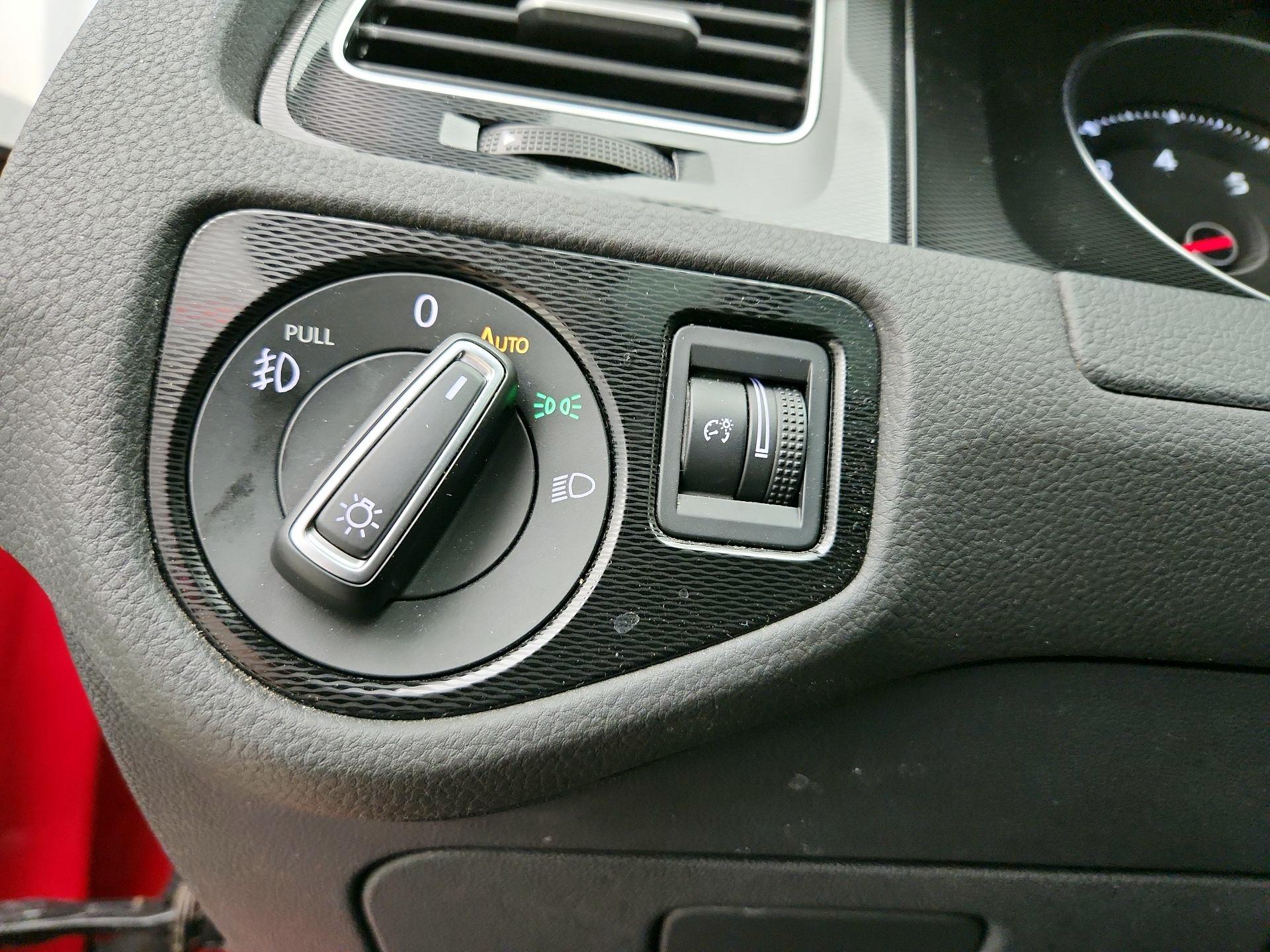 Thumbnail: 2016 Volkswagen Golf - 13