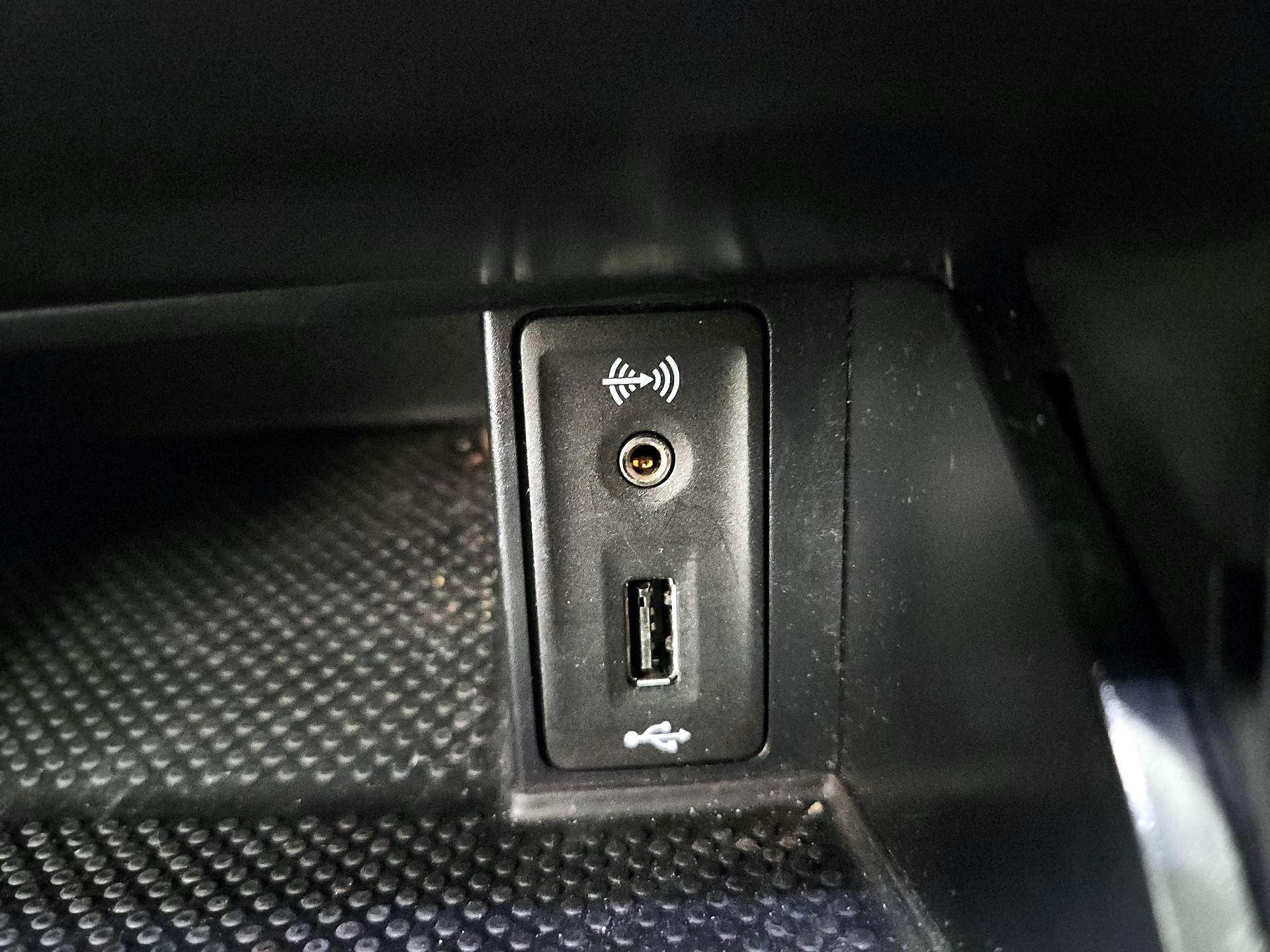 Thumbnail: 2016 Volkswagen Golf - 18