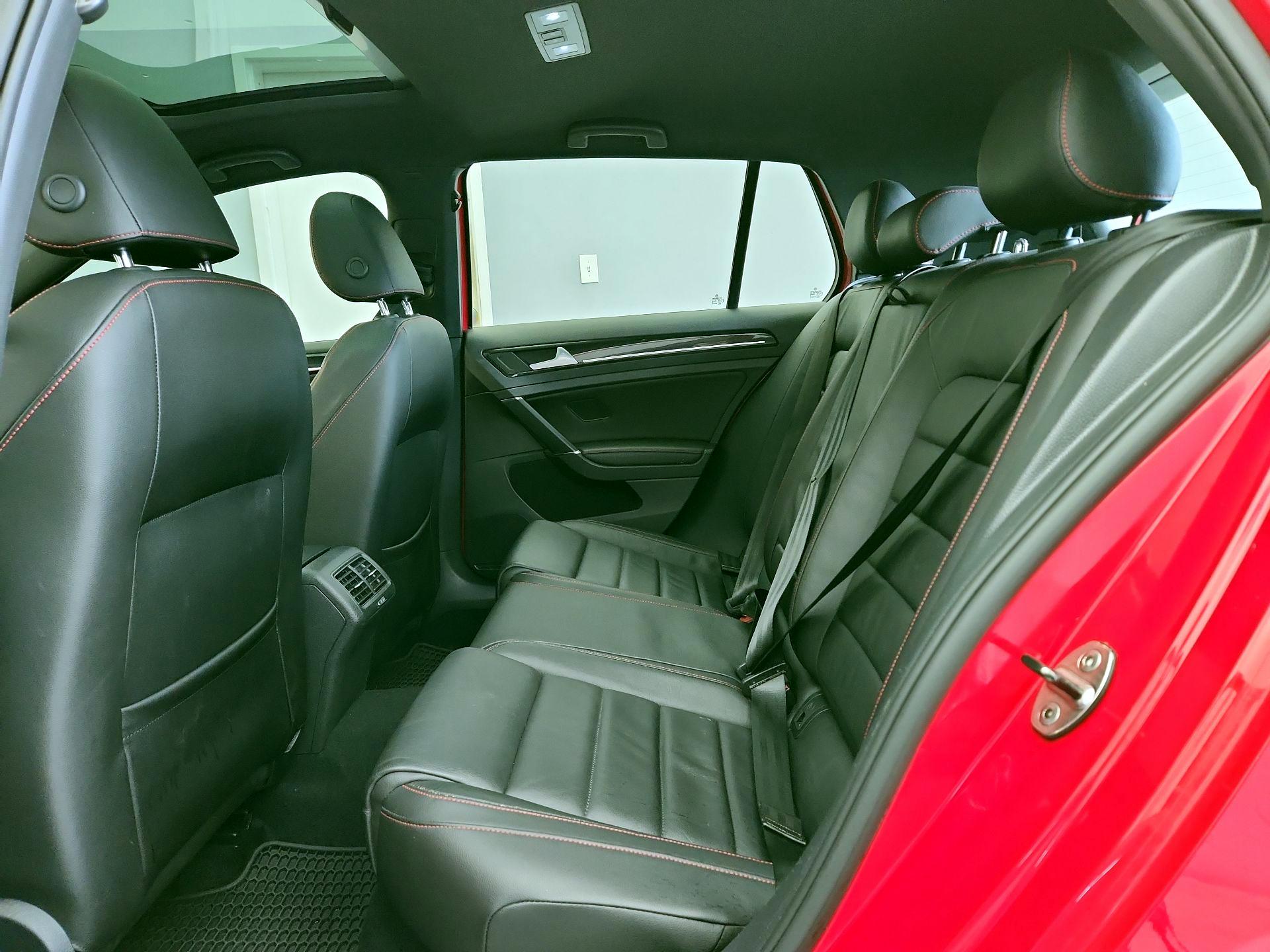 Thumbnail: 2016 Volkswagen Golf - 20