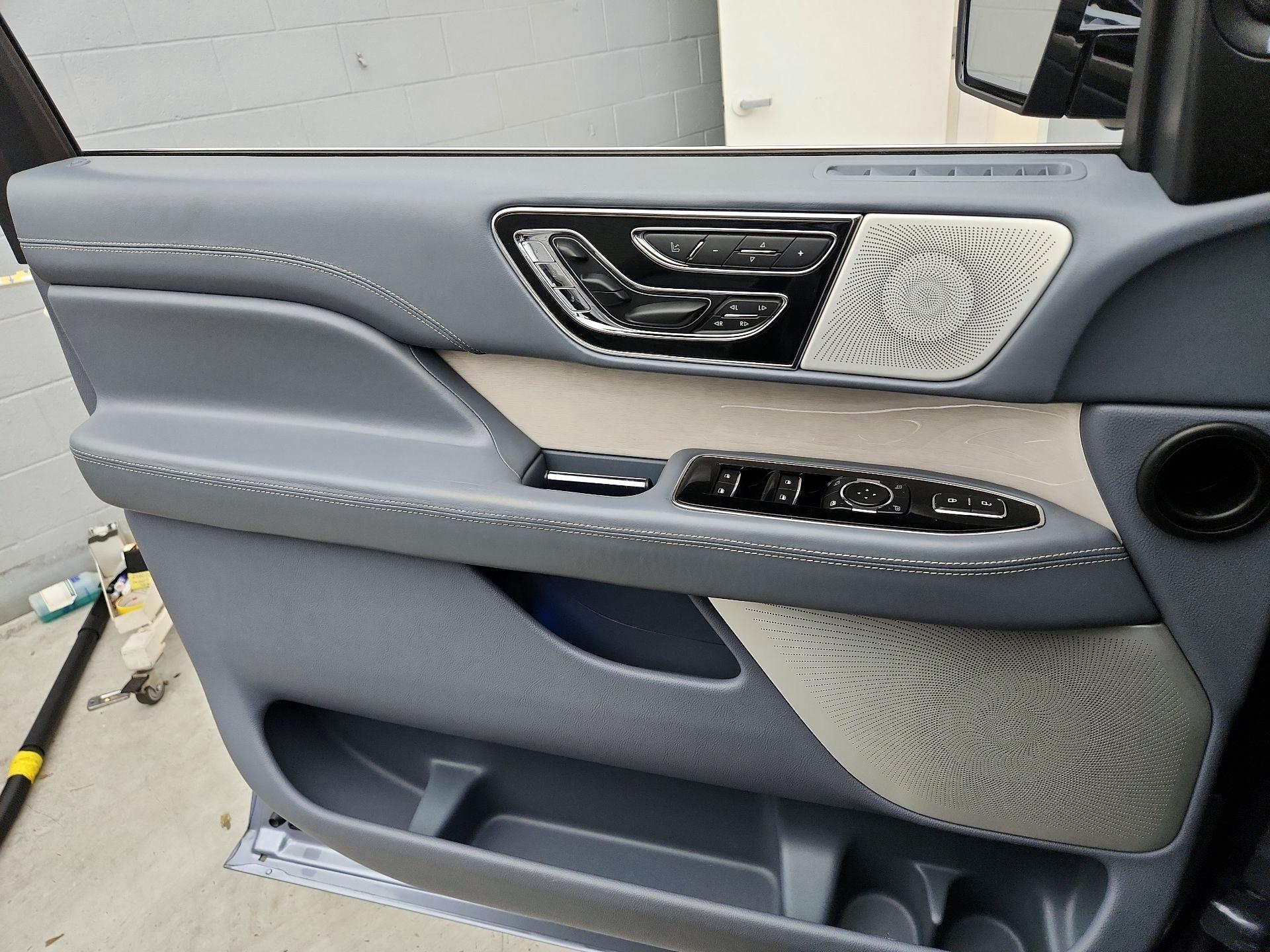 Thumbnail: 2019 Lincoln Navigator - 12