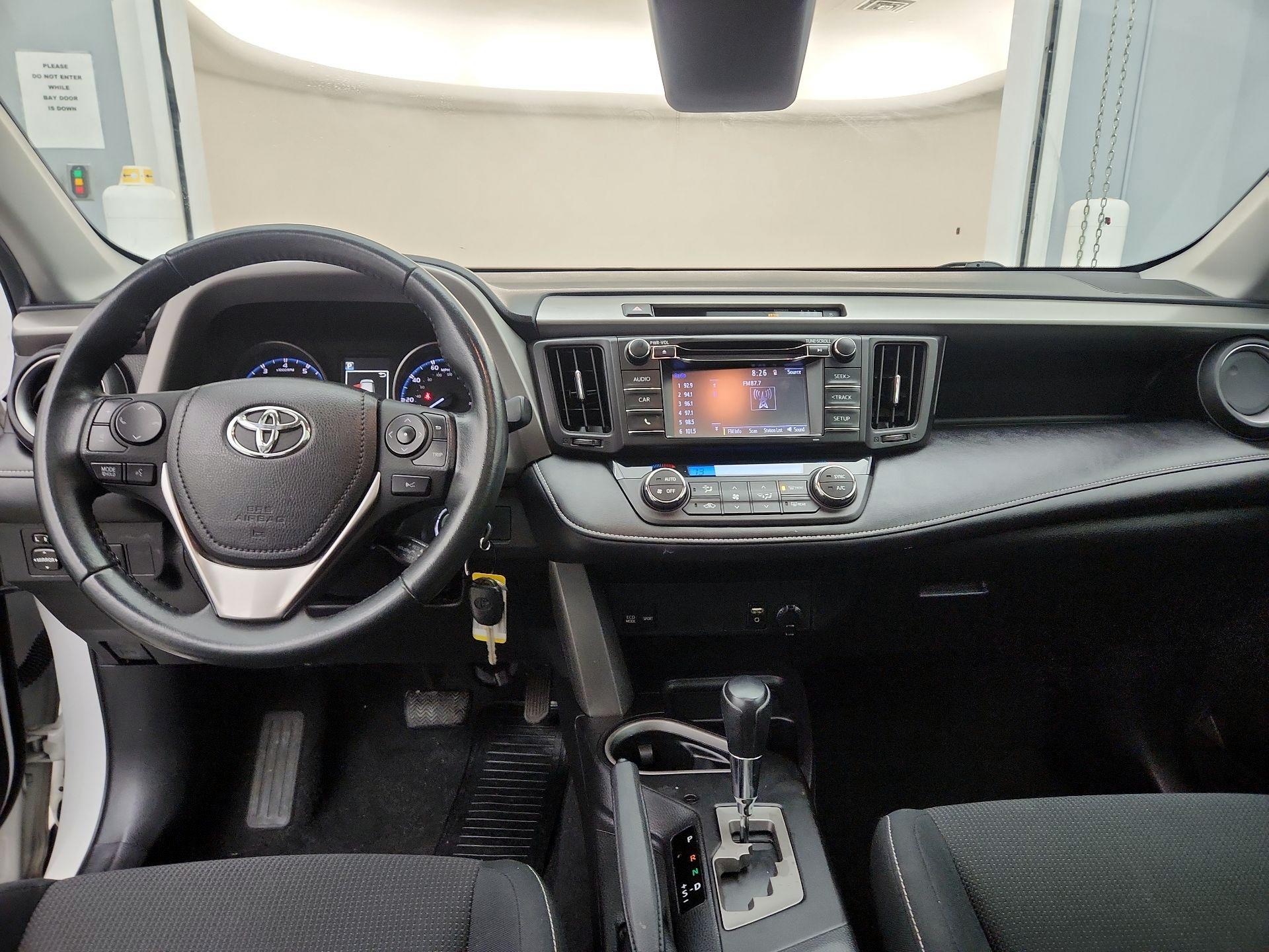 Thumbnail: 2018 Toyota RAV4 - 9