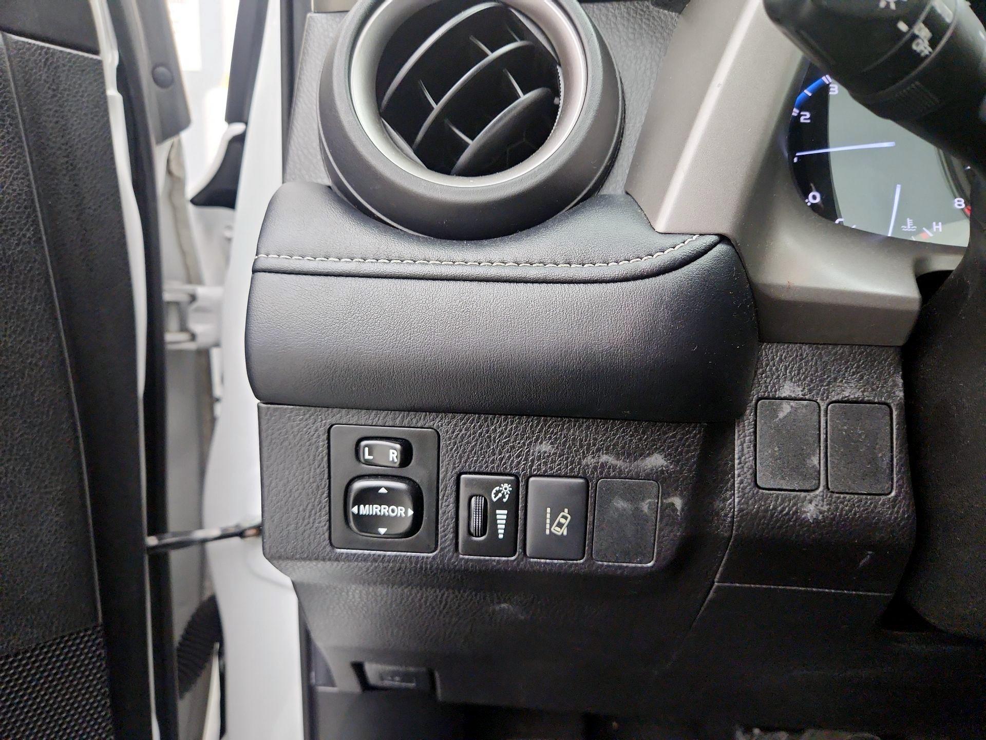 Thumbnail: 2018 Toyota RAV4 - 13