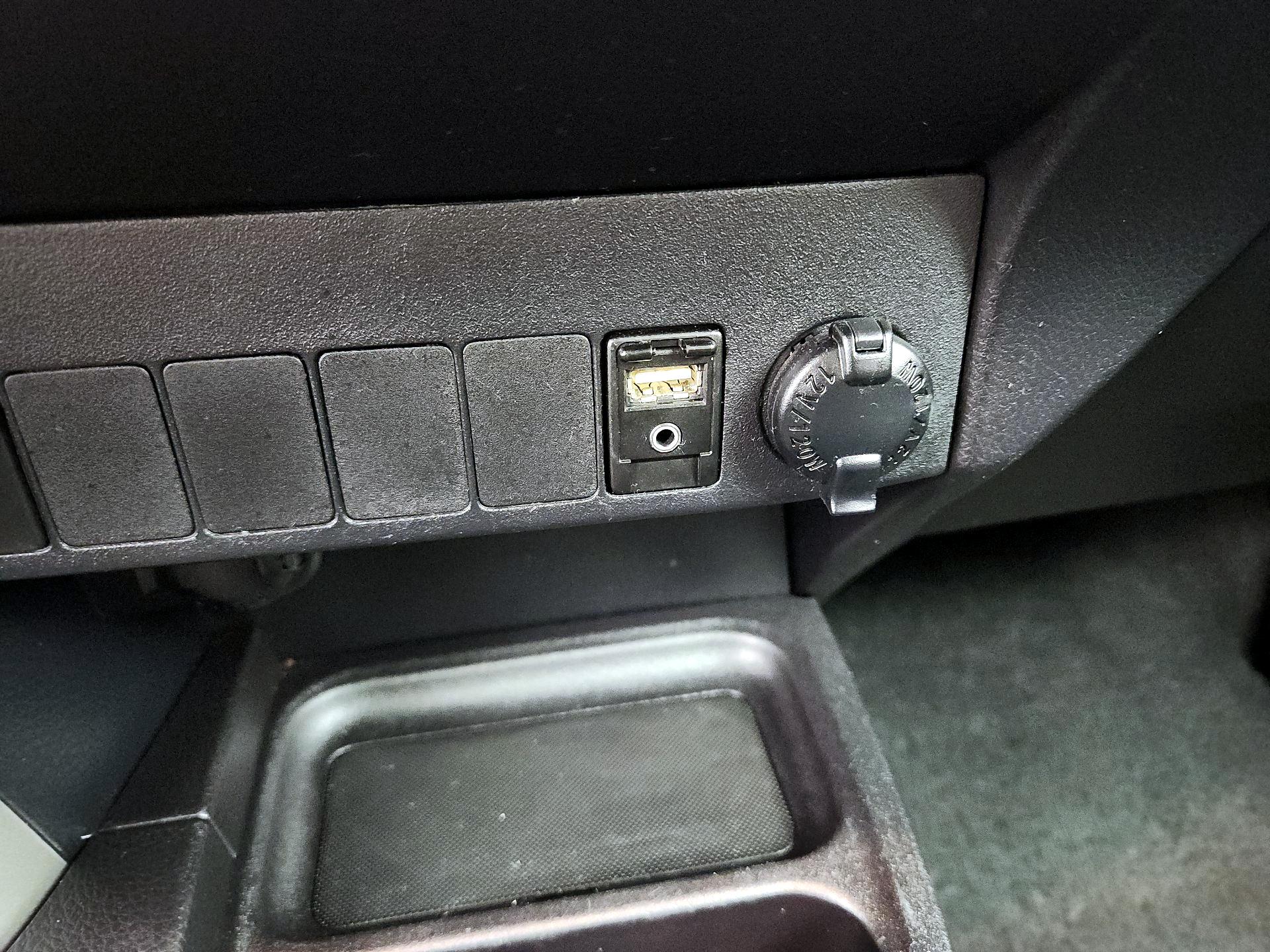 Thumbnail: 2018 Toyota RAV4 - 18