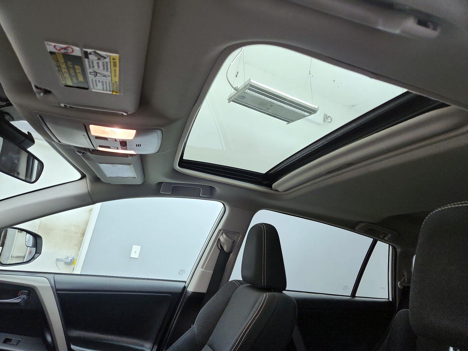 Thumbnail: 2018 Toyota RAV4 - 19