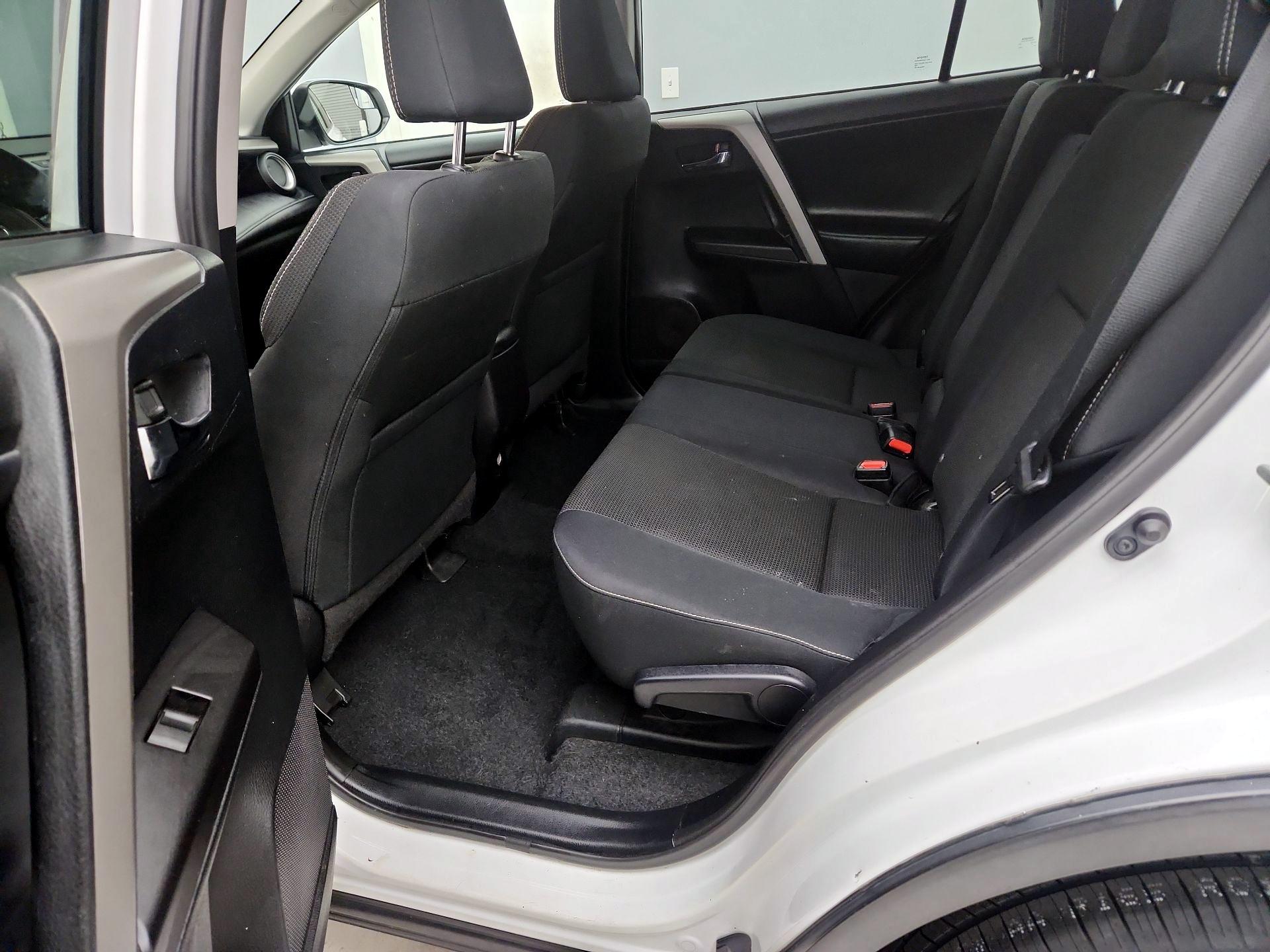 Thumbnail: 2018 Toyota RAV4 - 20