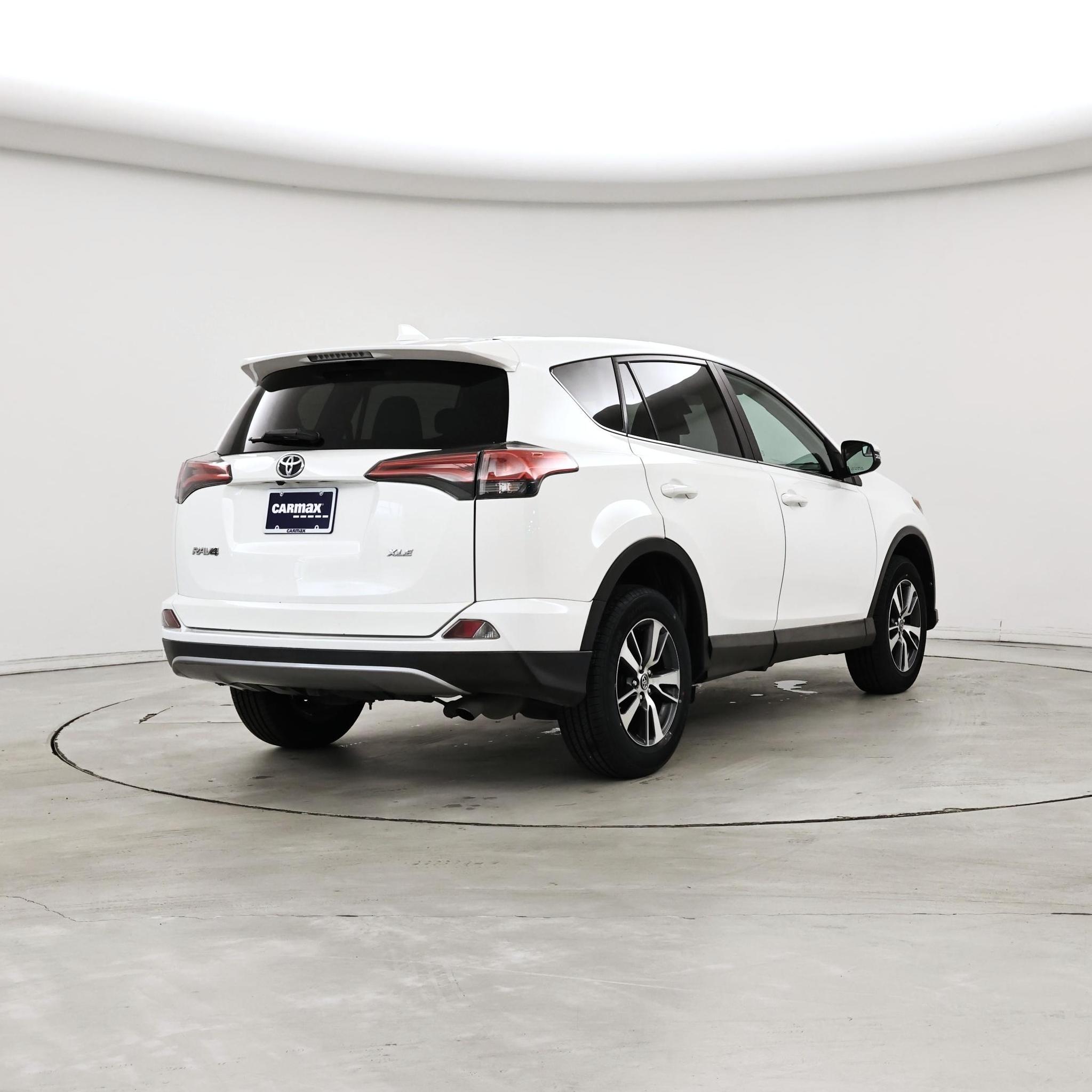 Thumbnail: 2018 Toyota RAV4 - 8