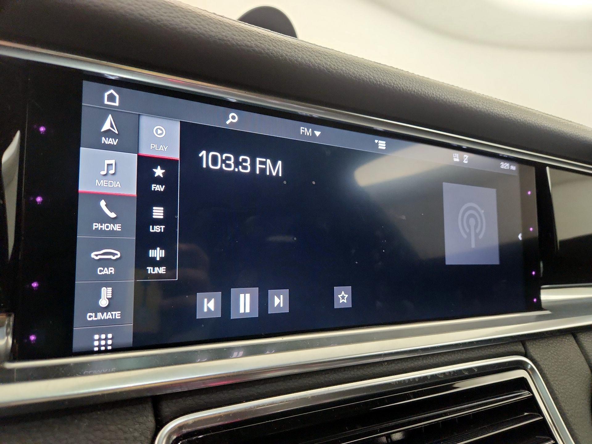 Thumbnail: 2018 Porsche Panamera - 16